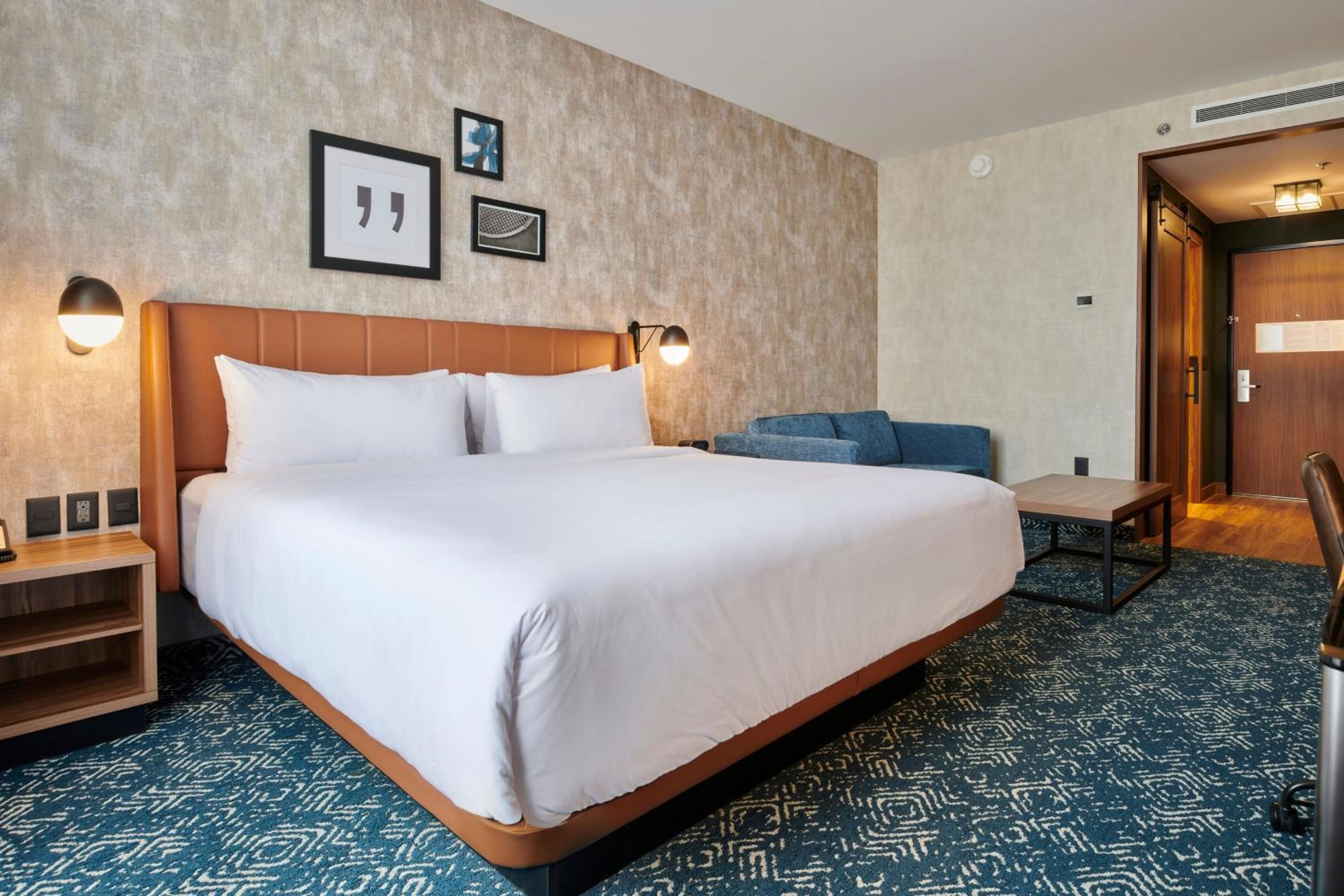 Deluxe King Room - Photo 4