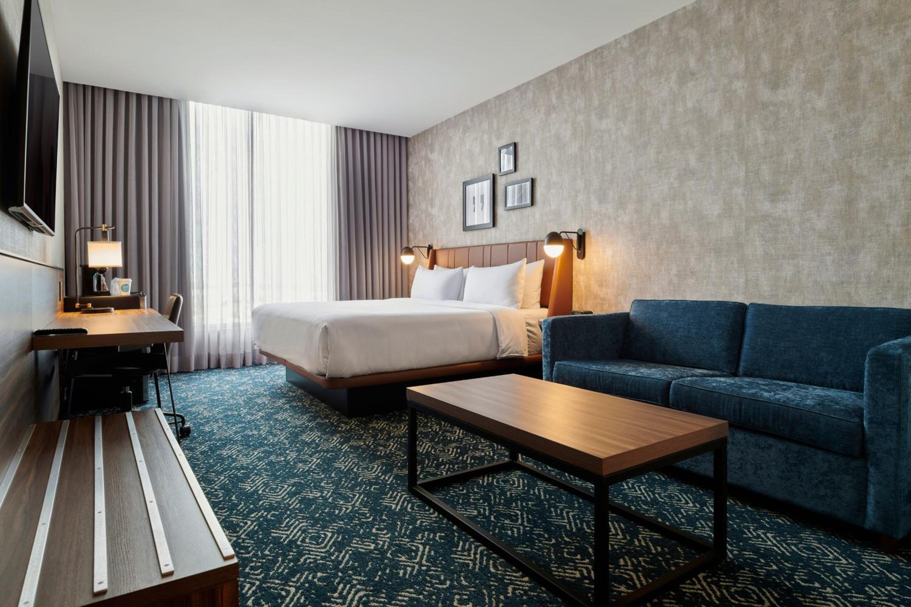 Deluxe King Room - Photo 3