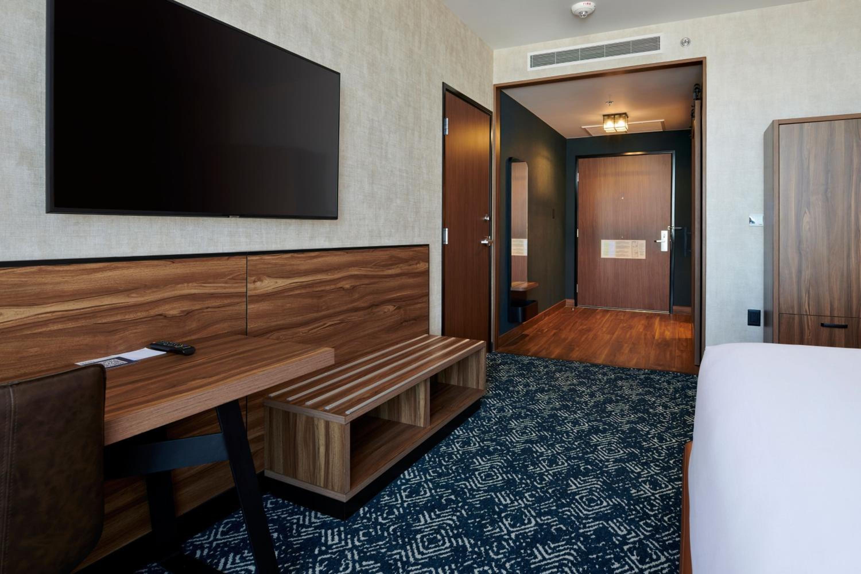Deluxe King Room - Photo 1