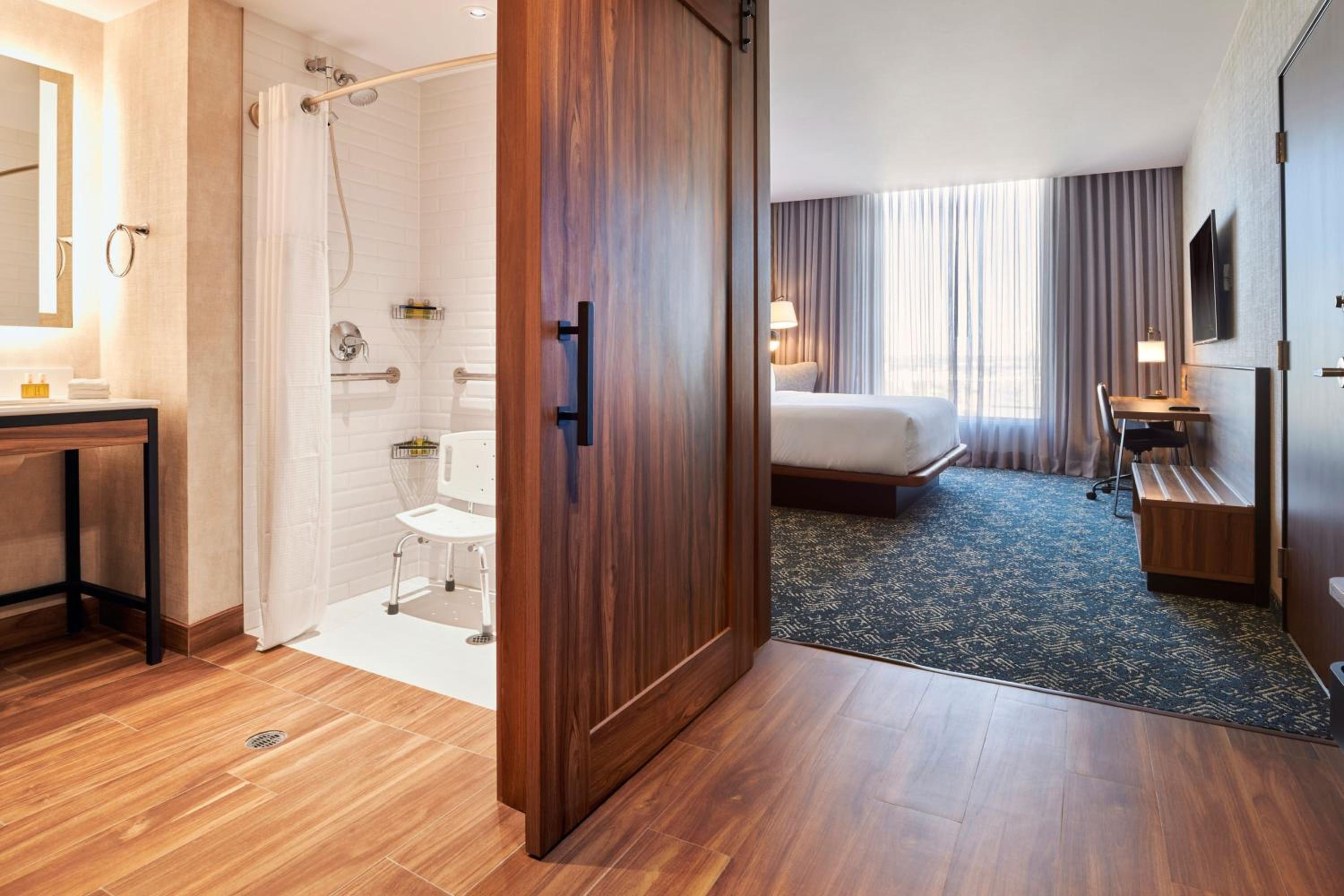 Deluxe King Room - Photo 5