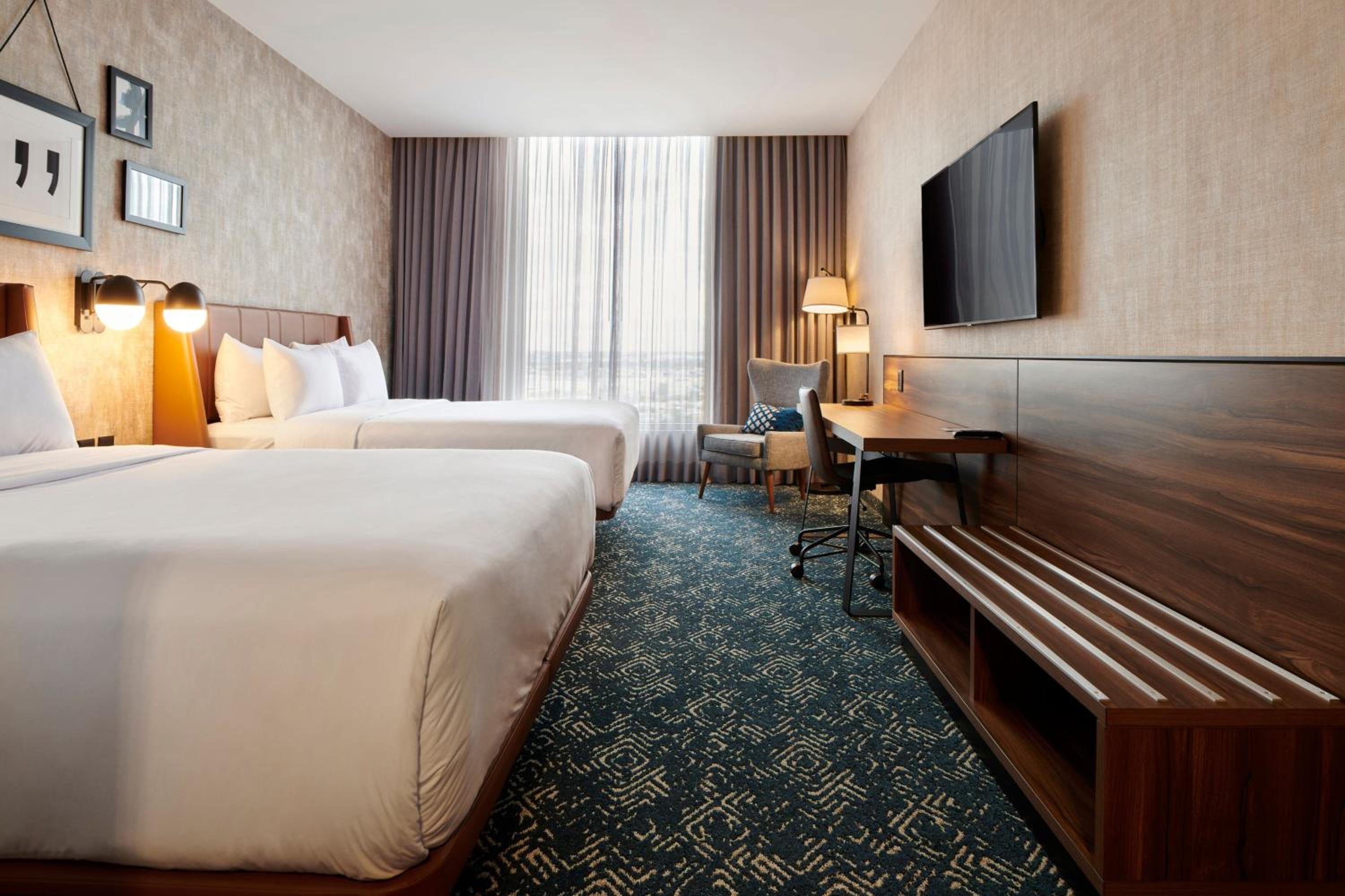 Double Room with Two Double Beds - Photo 2