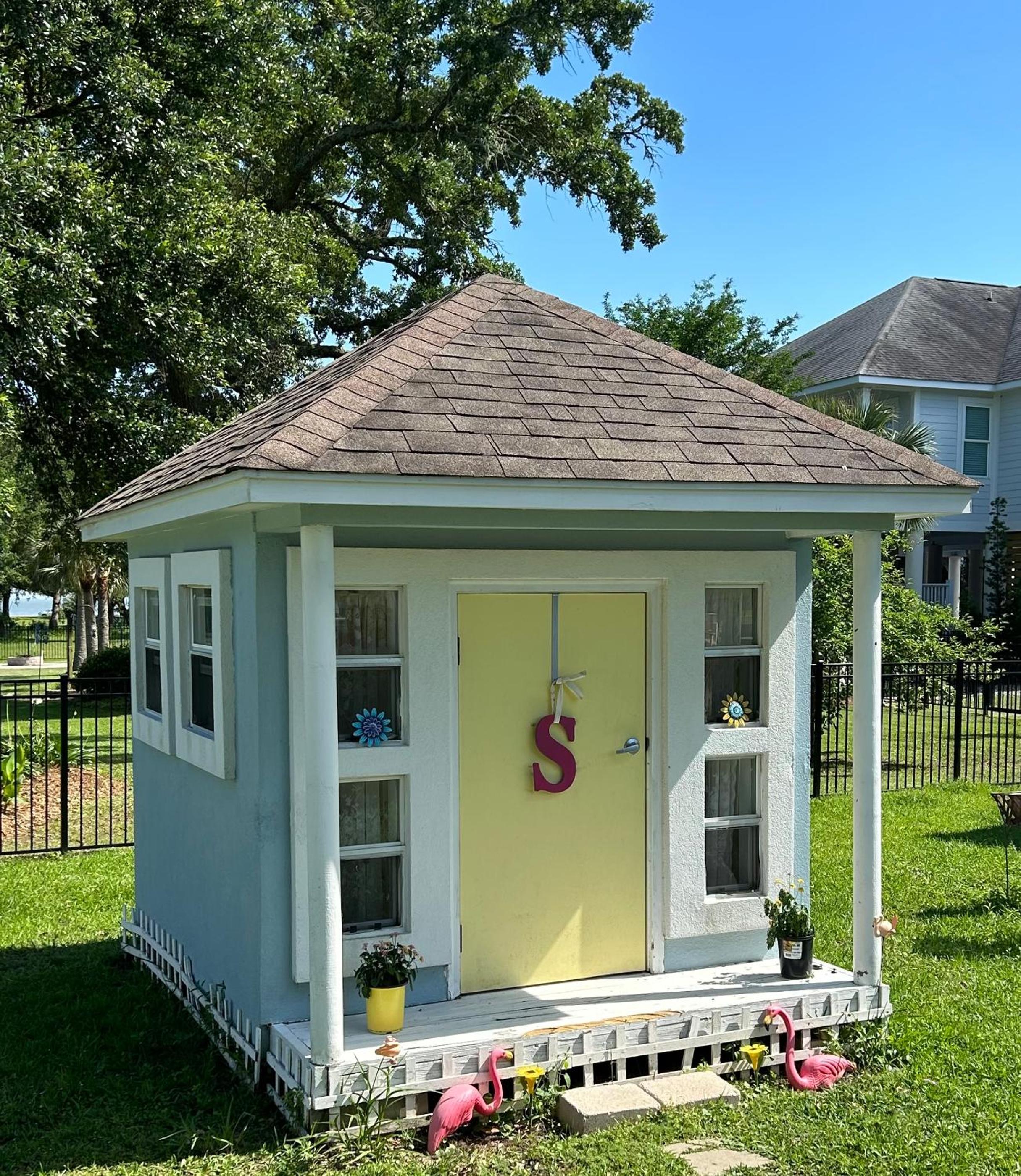 Three-Bedroom House photo 2