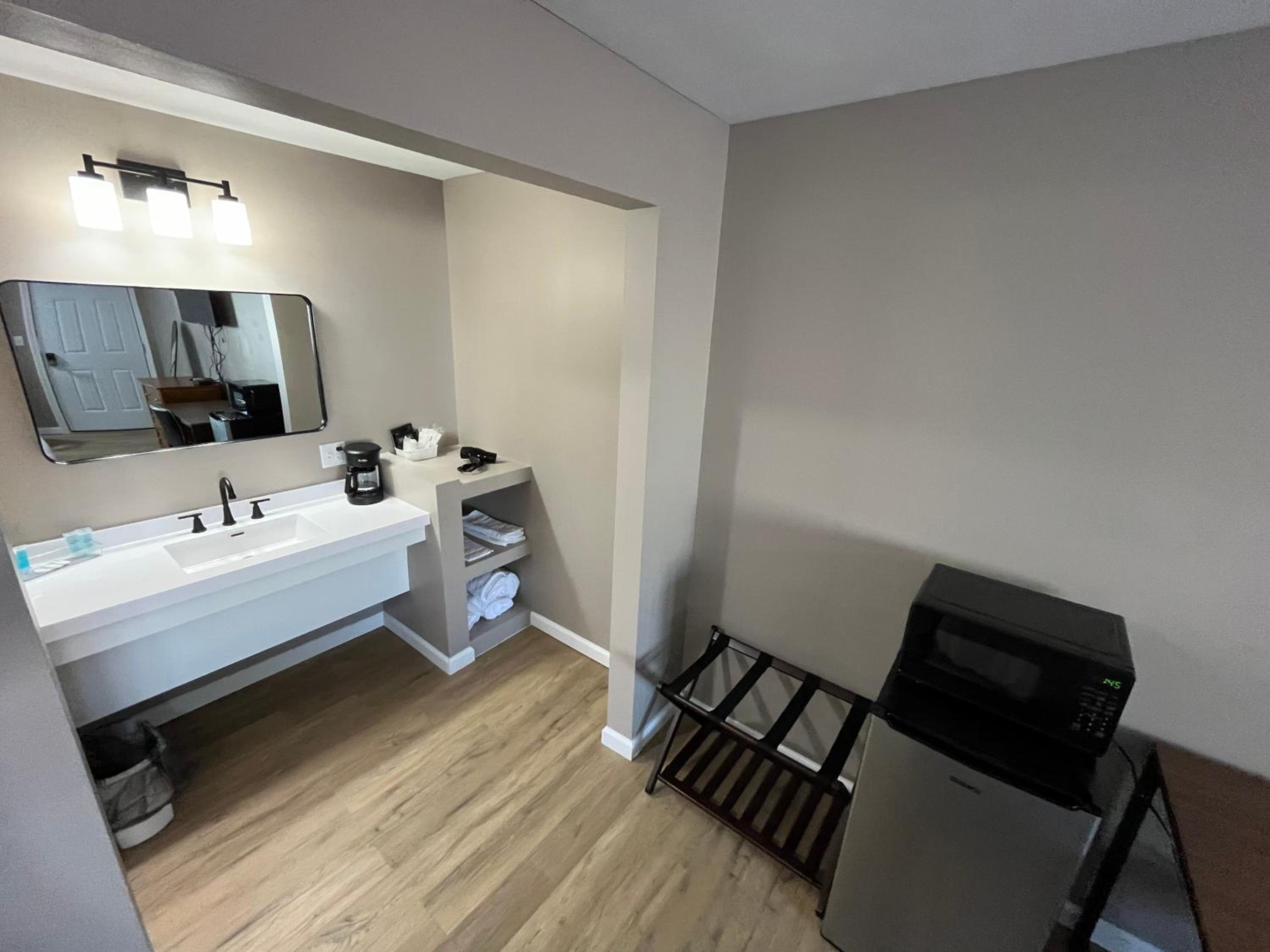 Superior King Room - Photo 5