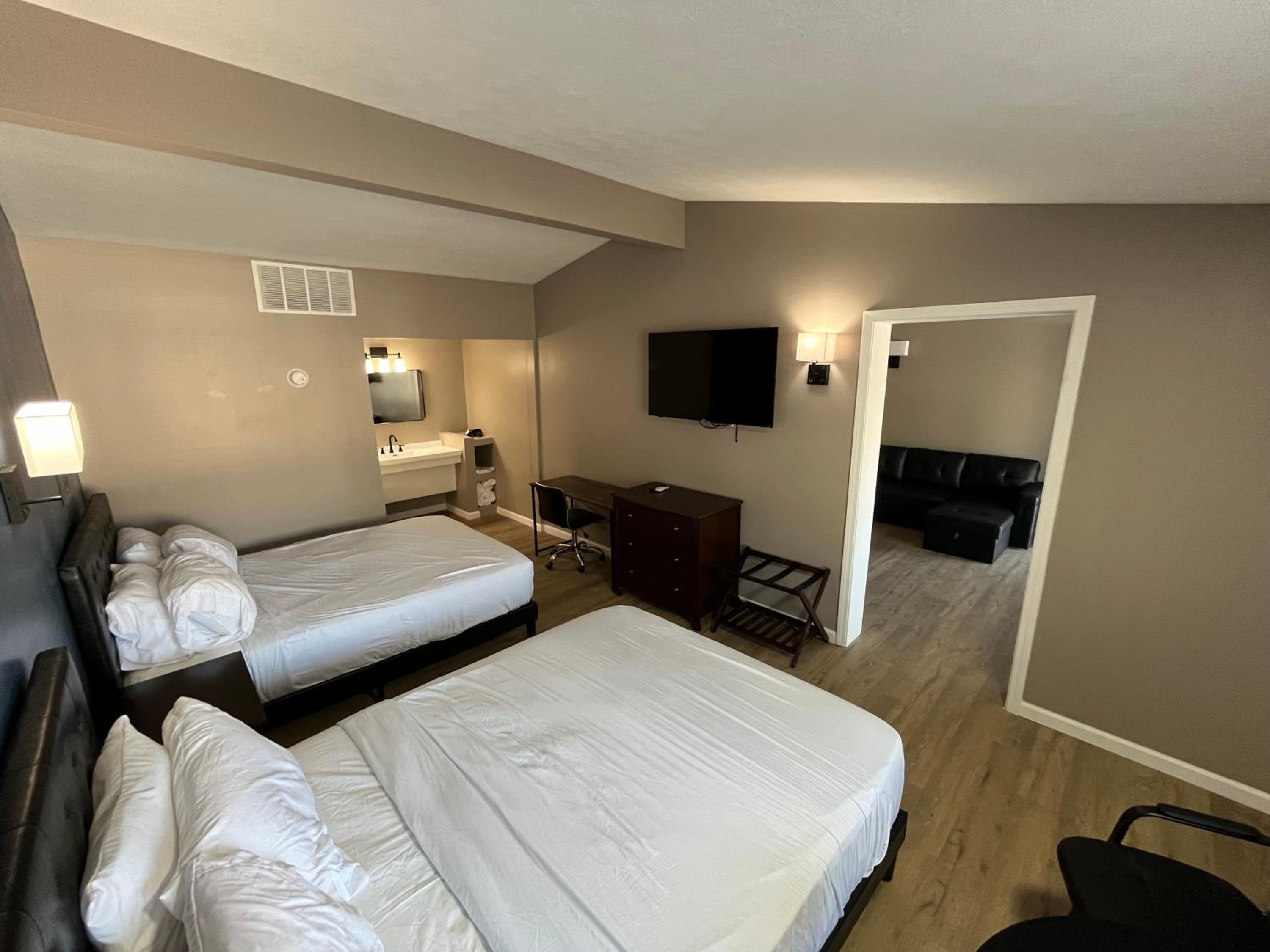 Queen Suite - Photo 4