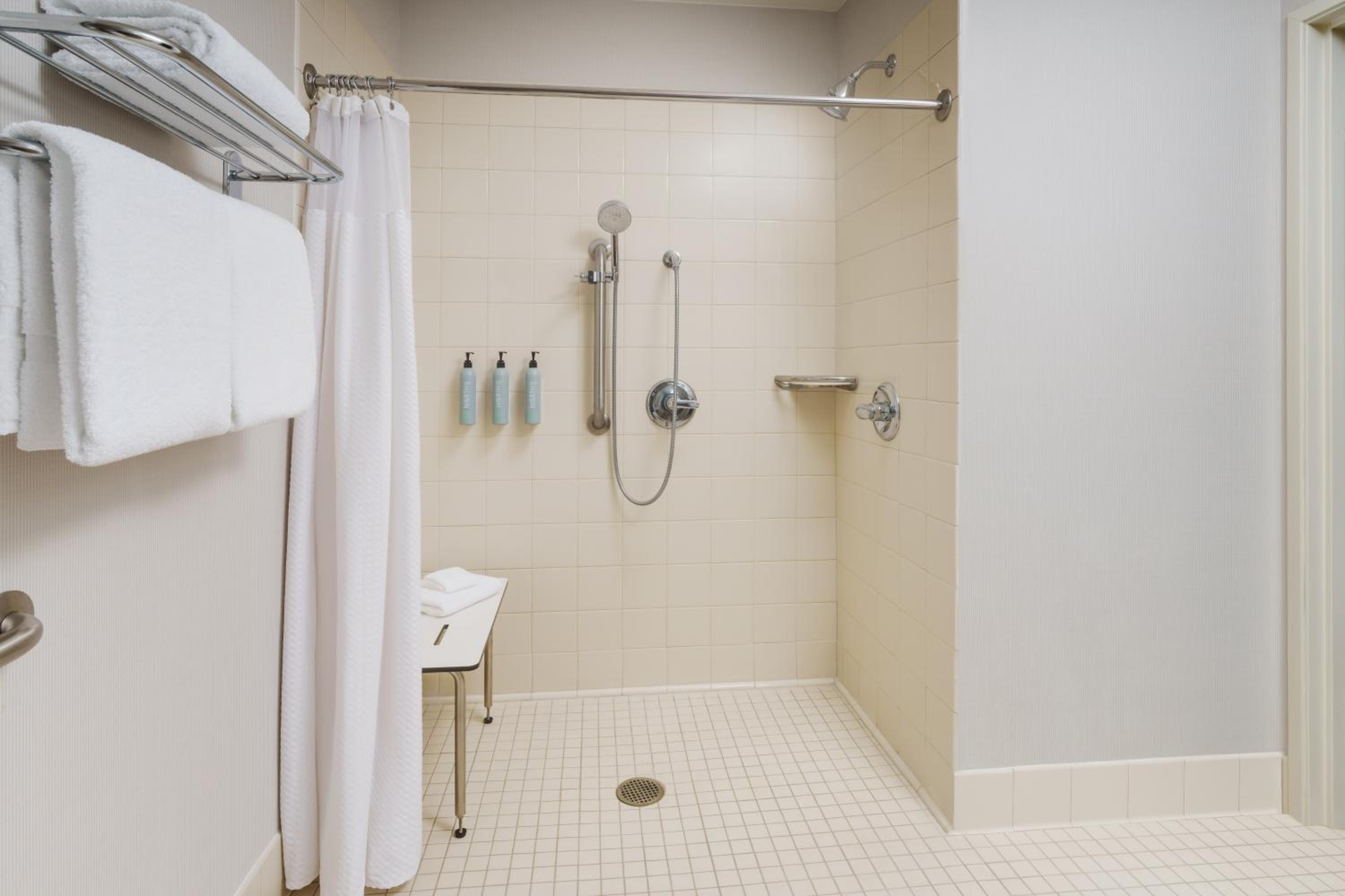 King Room with Sofa Bed and Adapted Tub - Mobility and Hearing Accessible - Photo 3