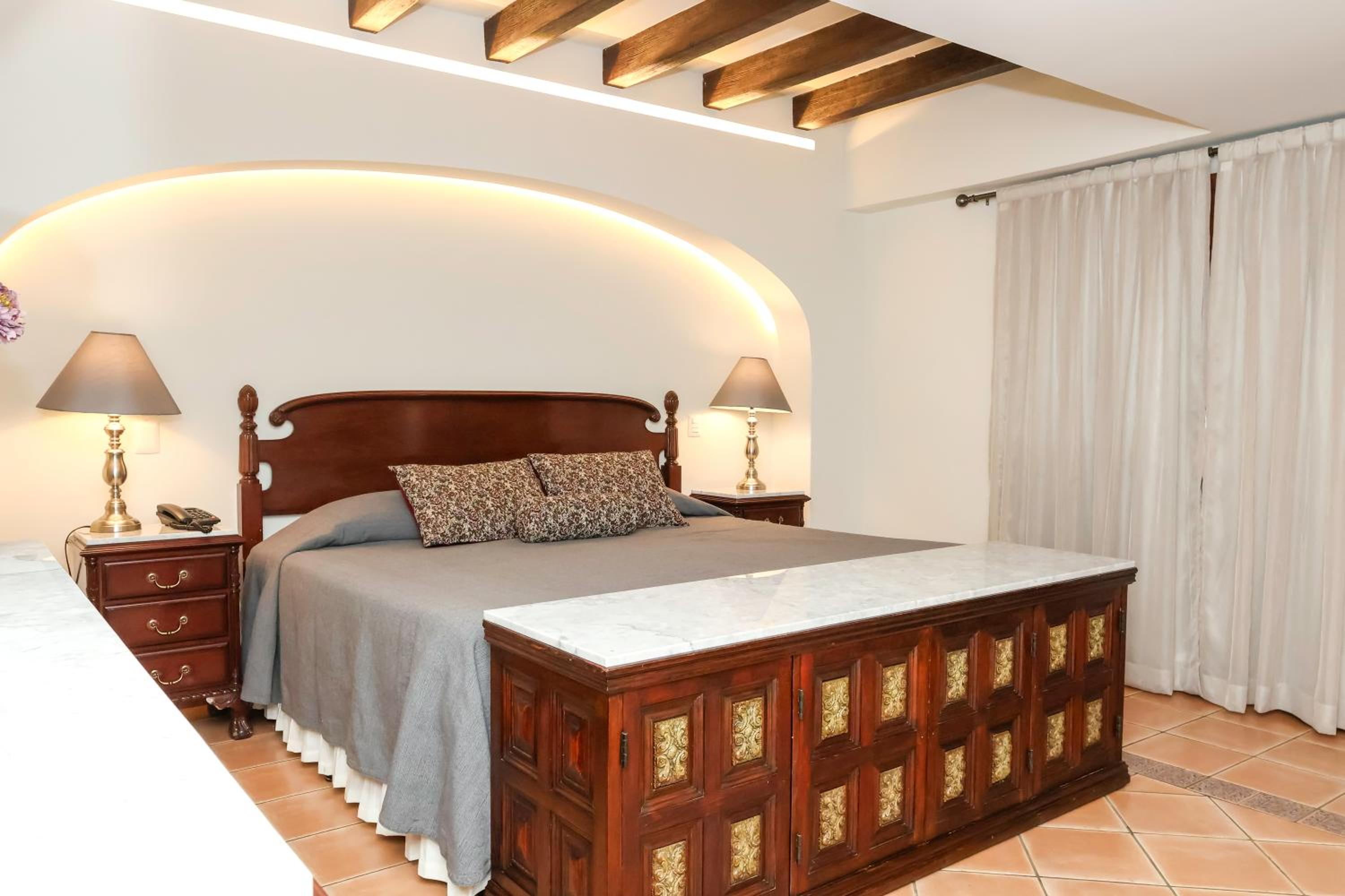 King Suite - Photo 9