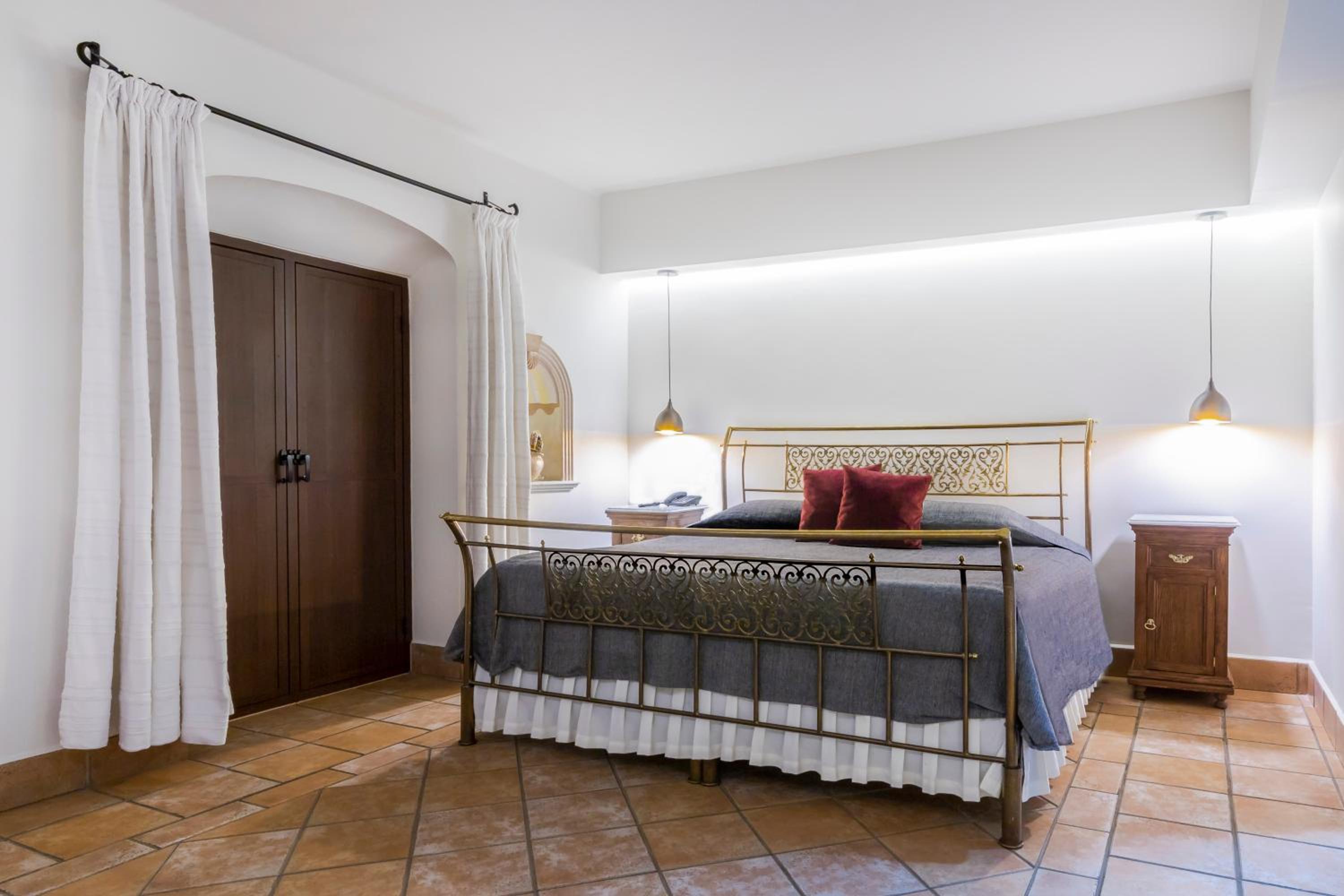 King Suite - Photo 6