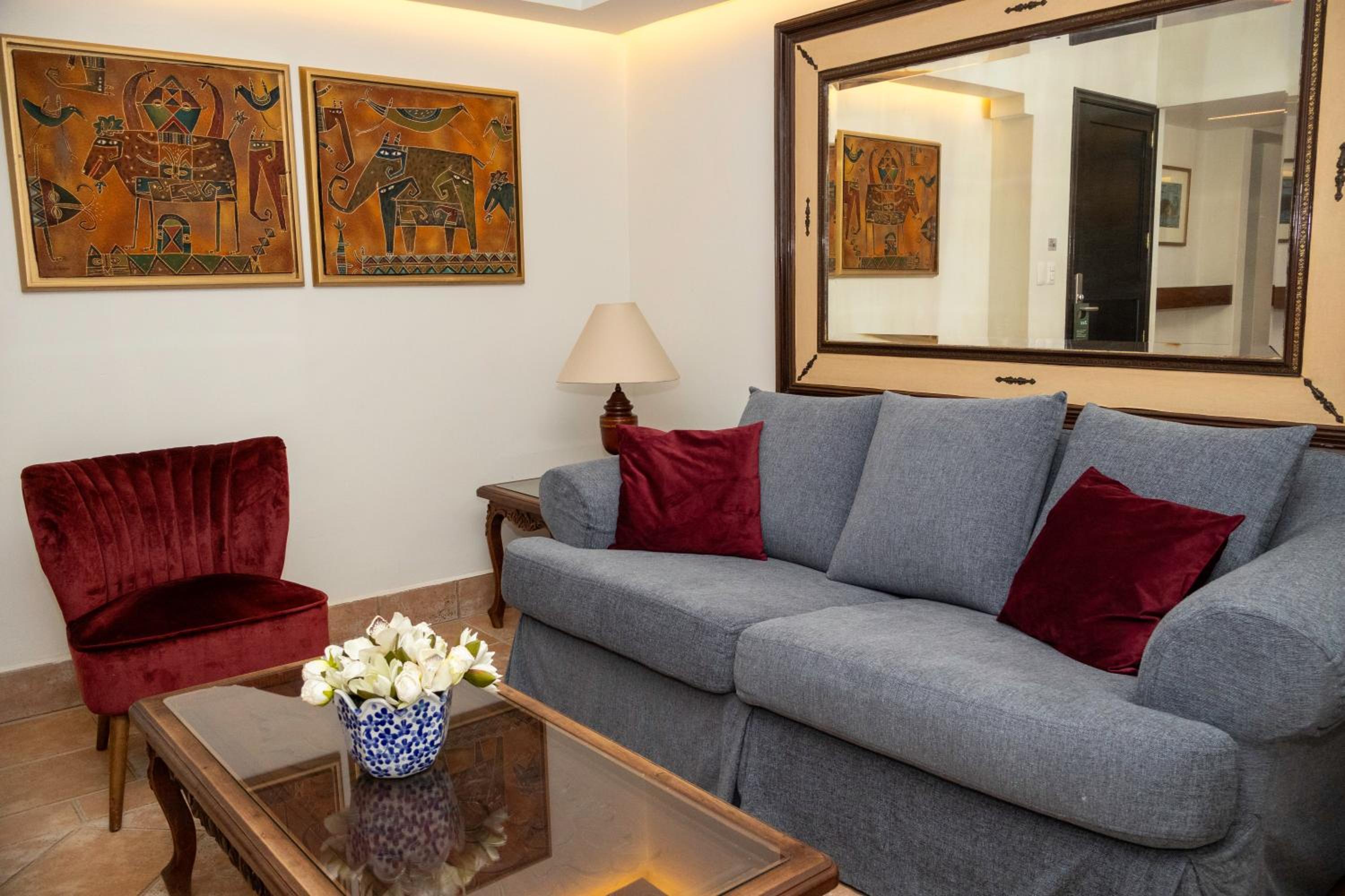 King Suite - Photo 13