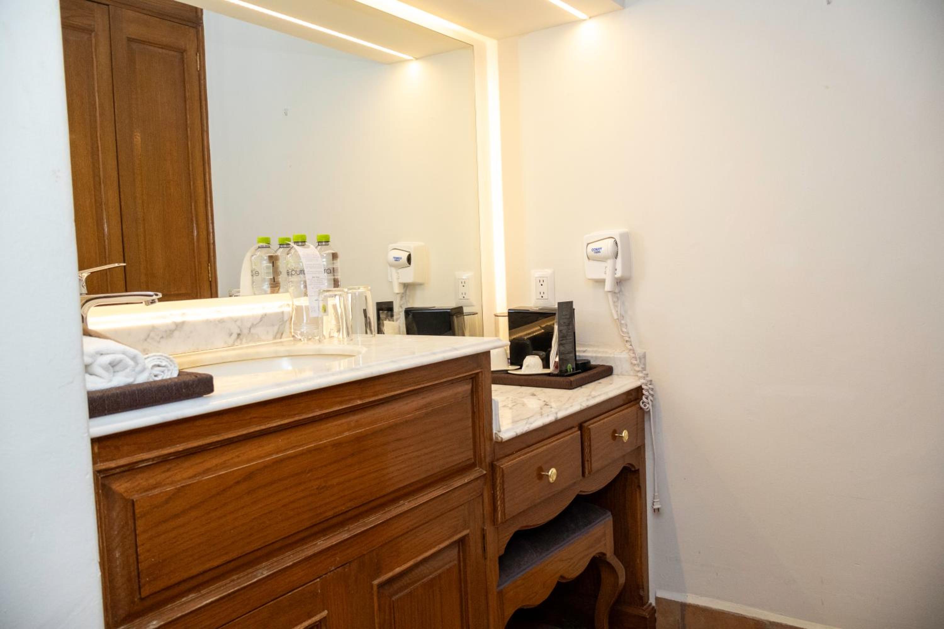 King Suite - Photo 12