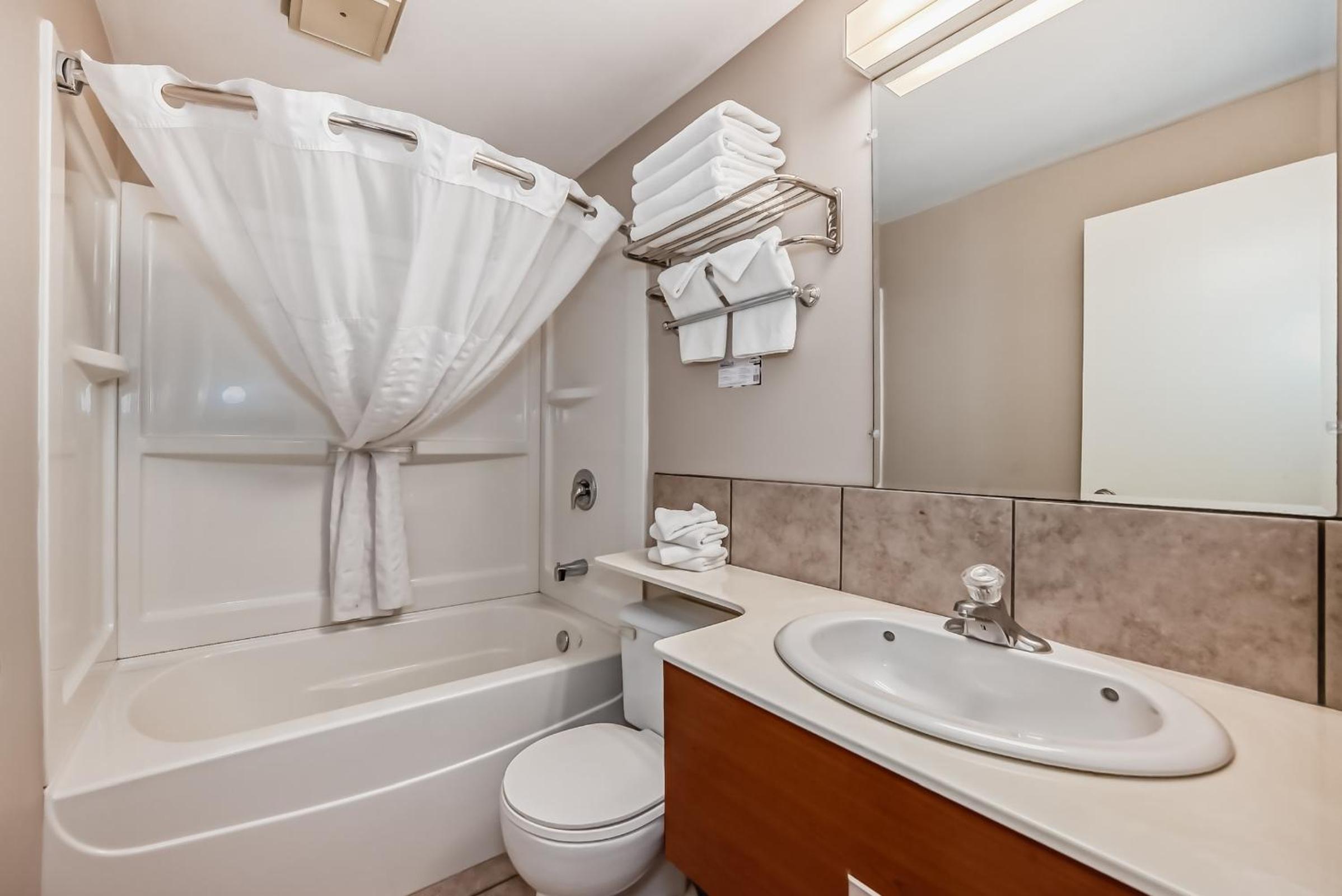 Loft Suite with Queen Bed - Photo 3