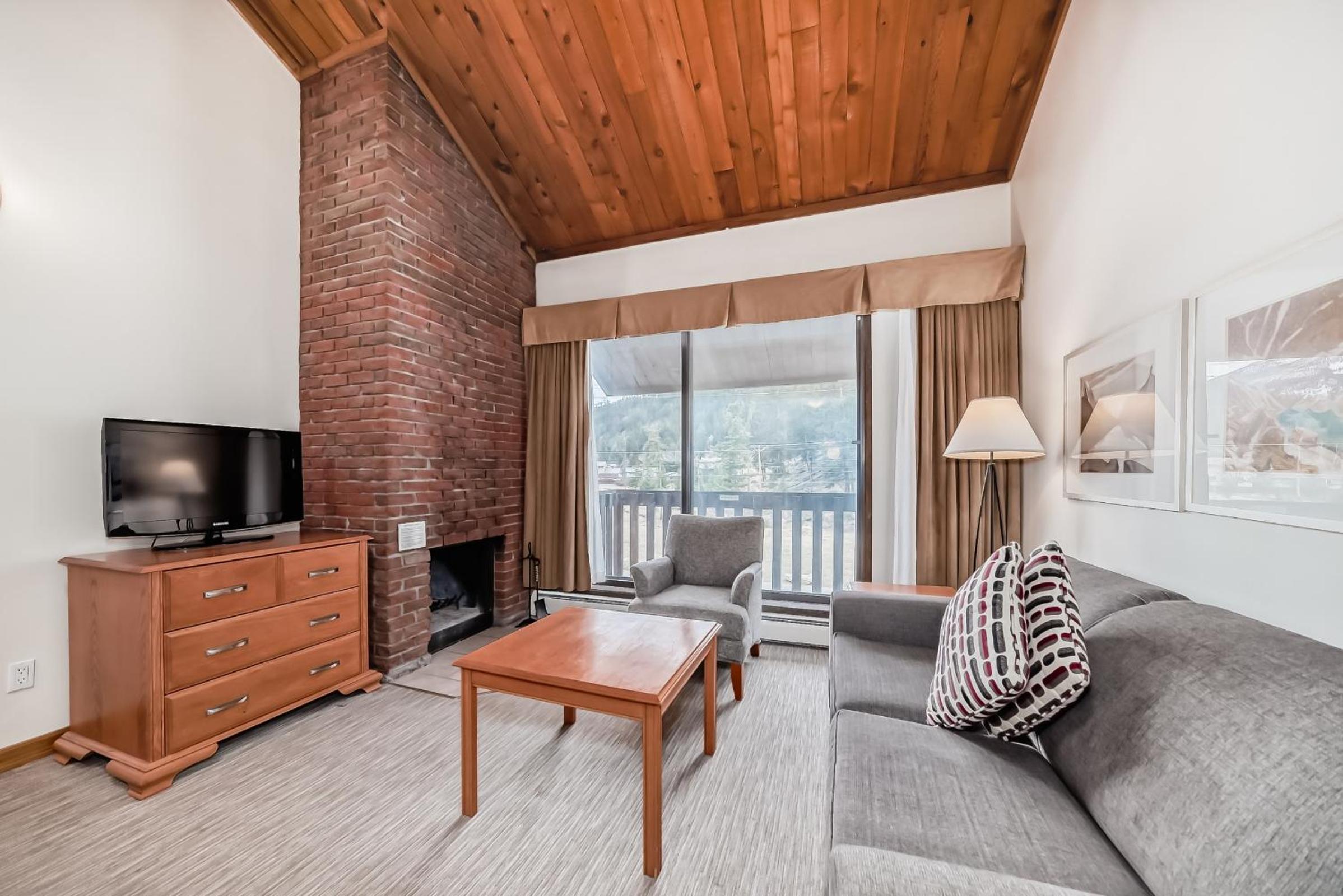 Loft Suite with Queen Bed - Photo 6