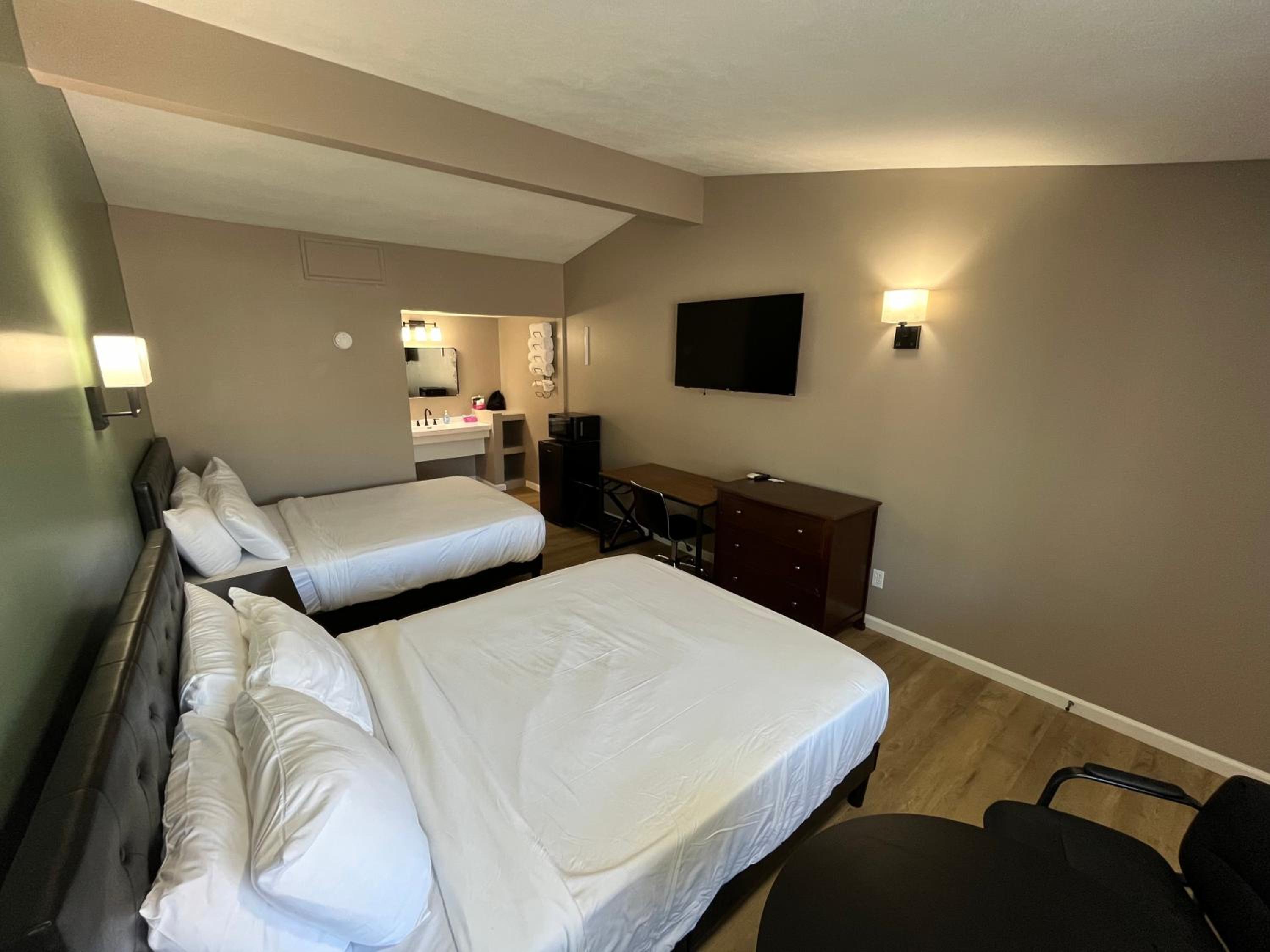 Standard Double Room - Photo 16