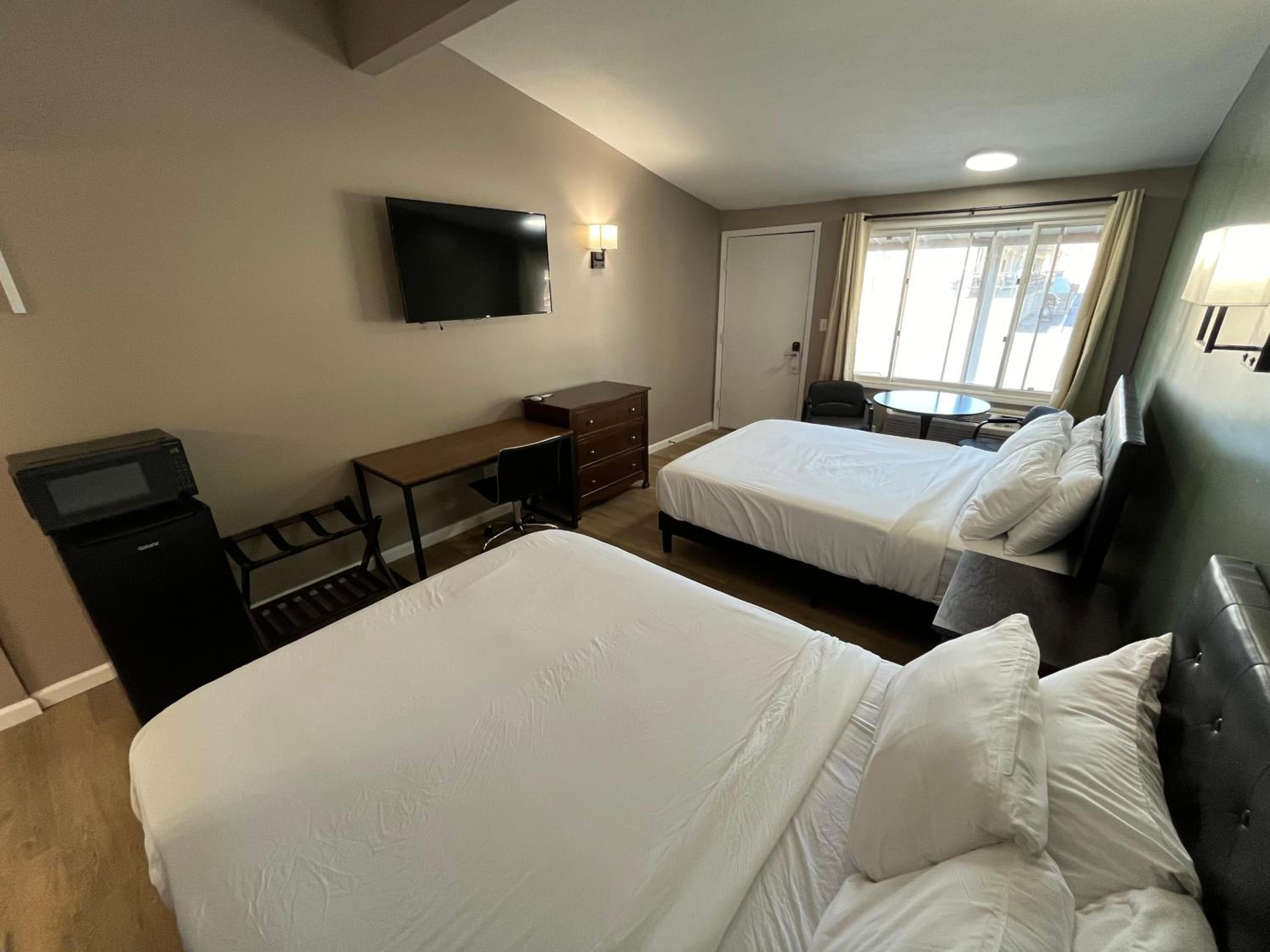 Standard Double Room - Photo 12