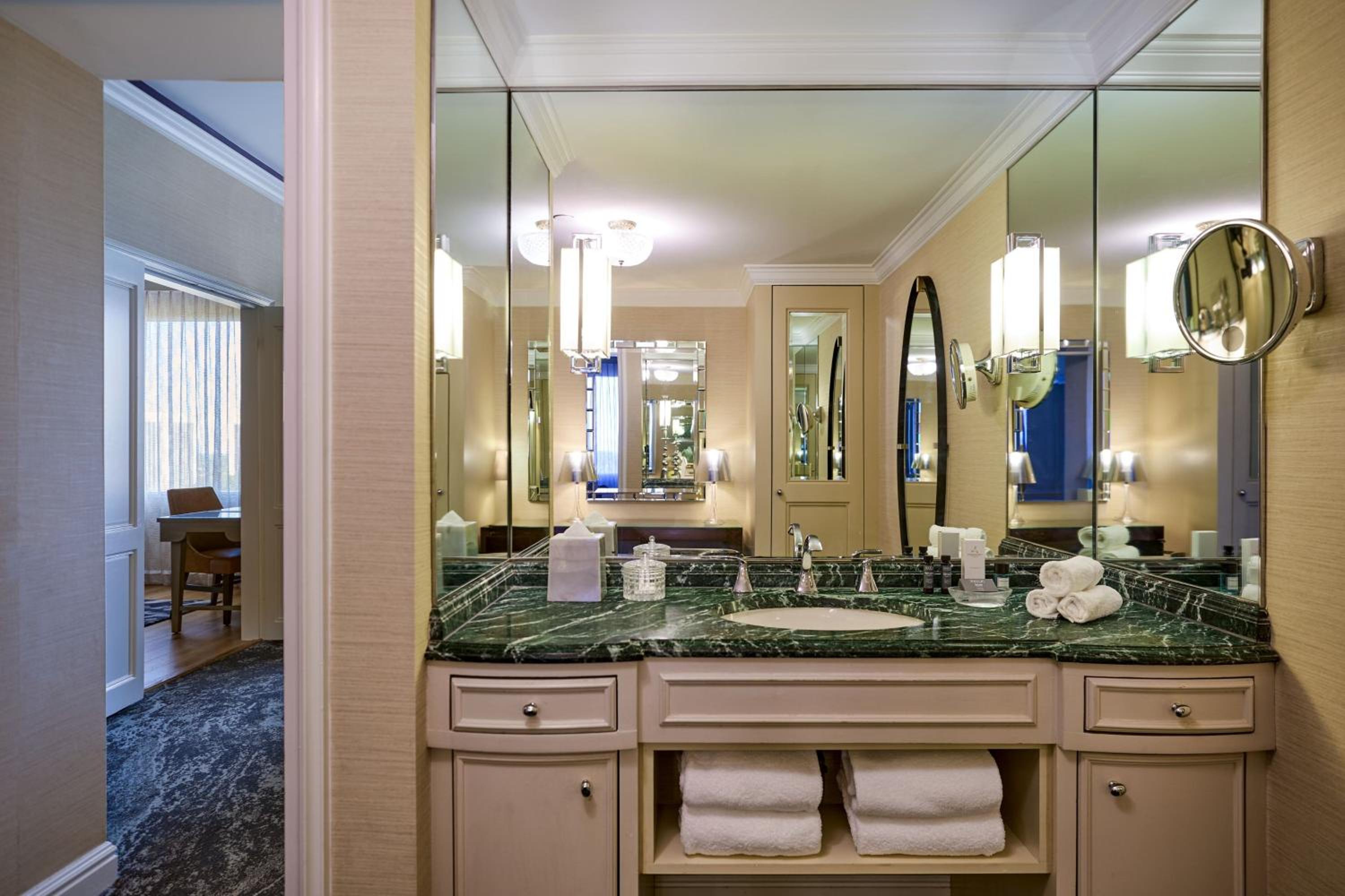 One-Bedroom King Suite - Photo 2