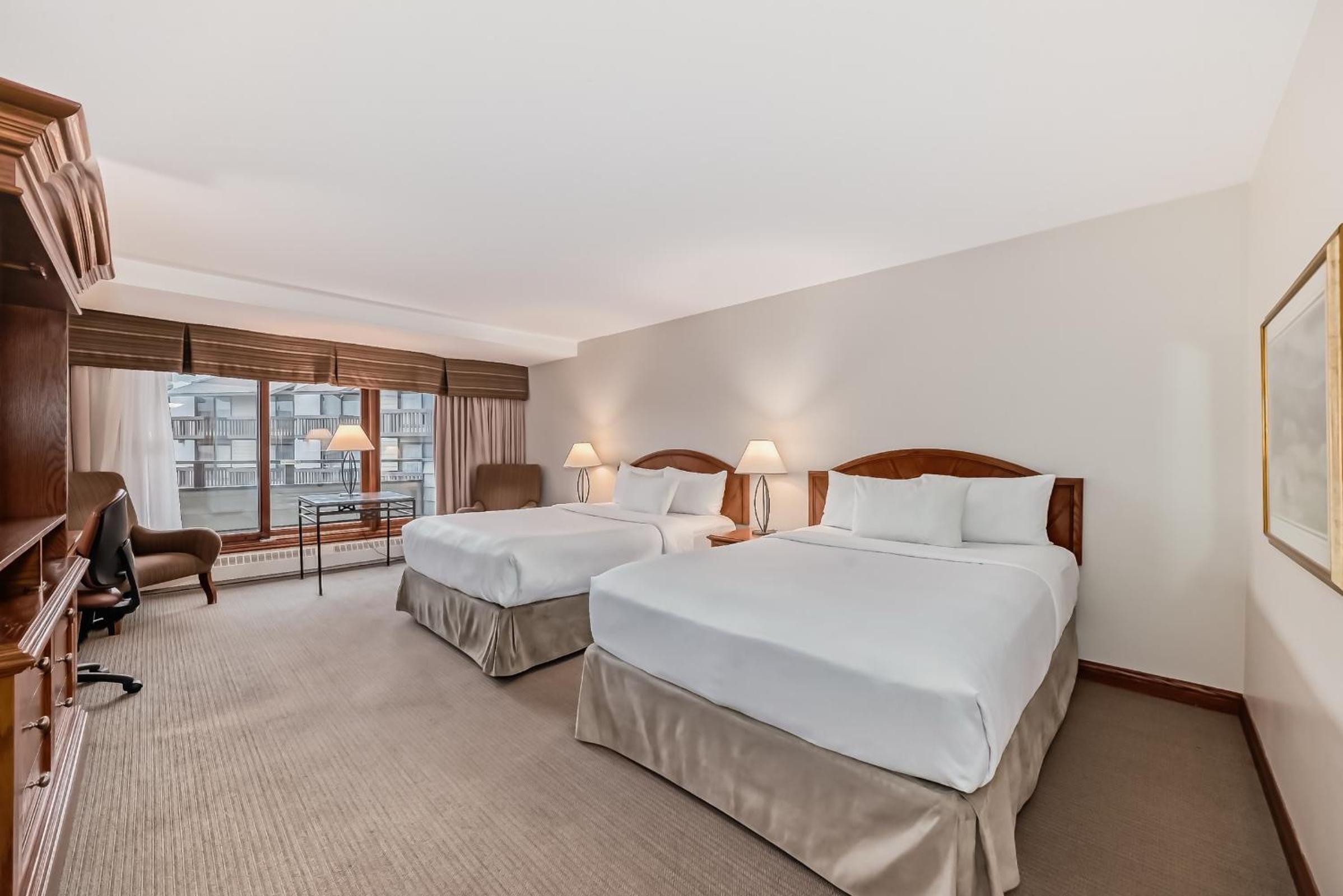Queen Suite with Whirlpool