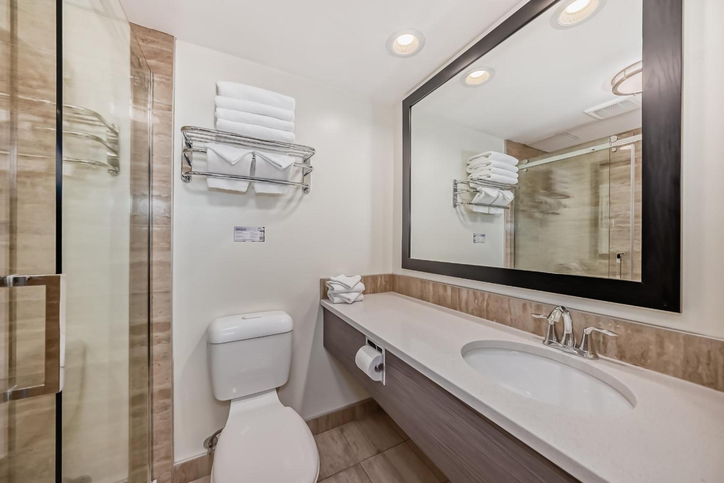 Queen Suite - Photo 6
