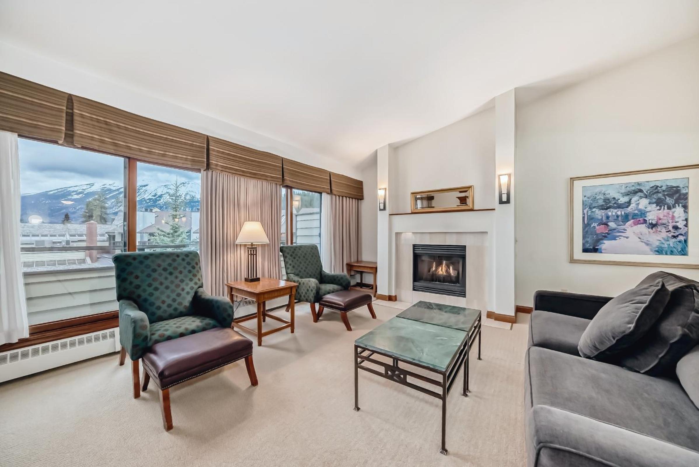 King Suite with Mountain View - Non-Smoking