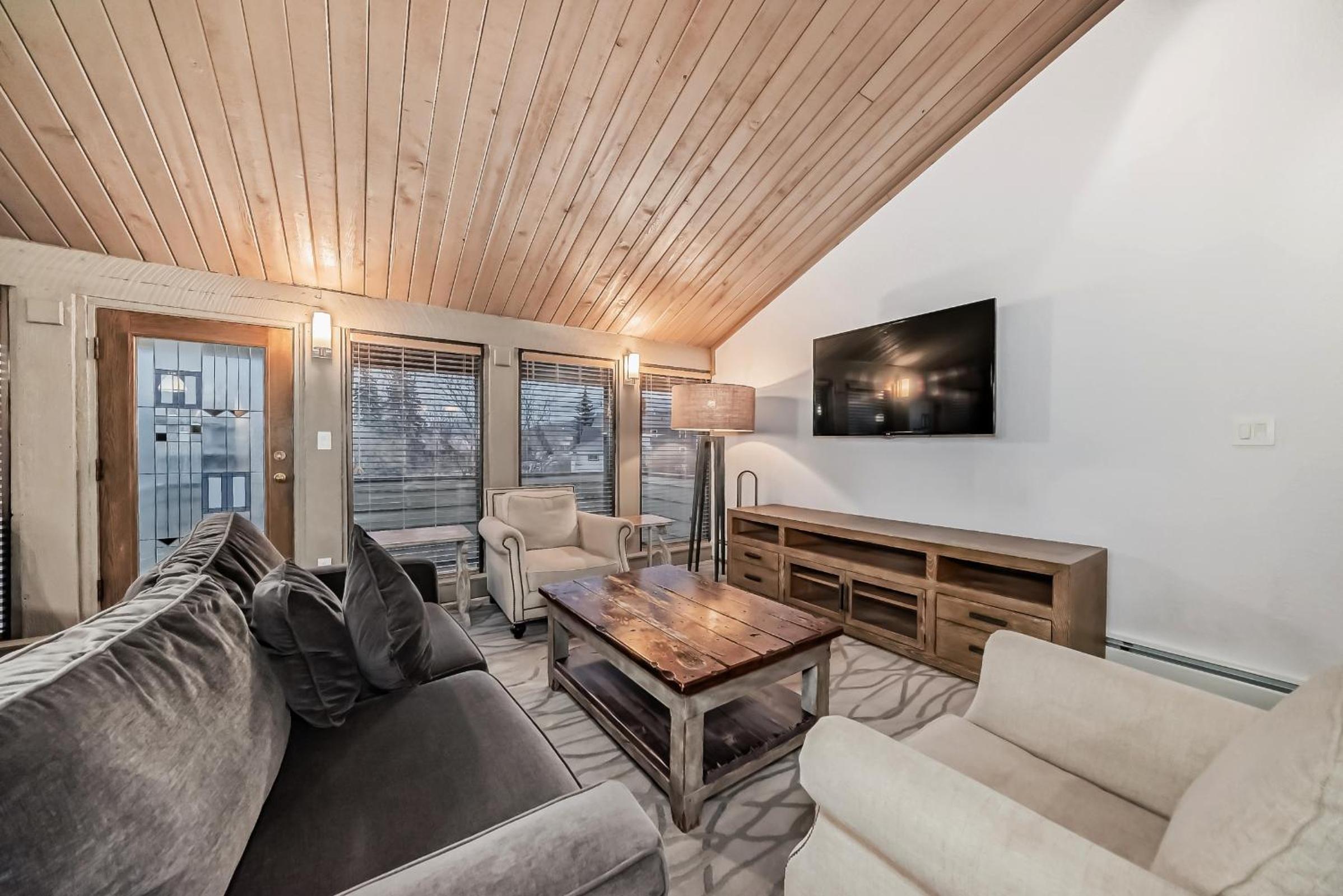 Penthouse Suite - Photo 3