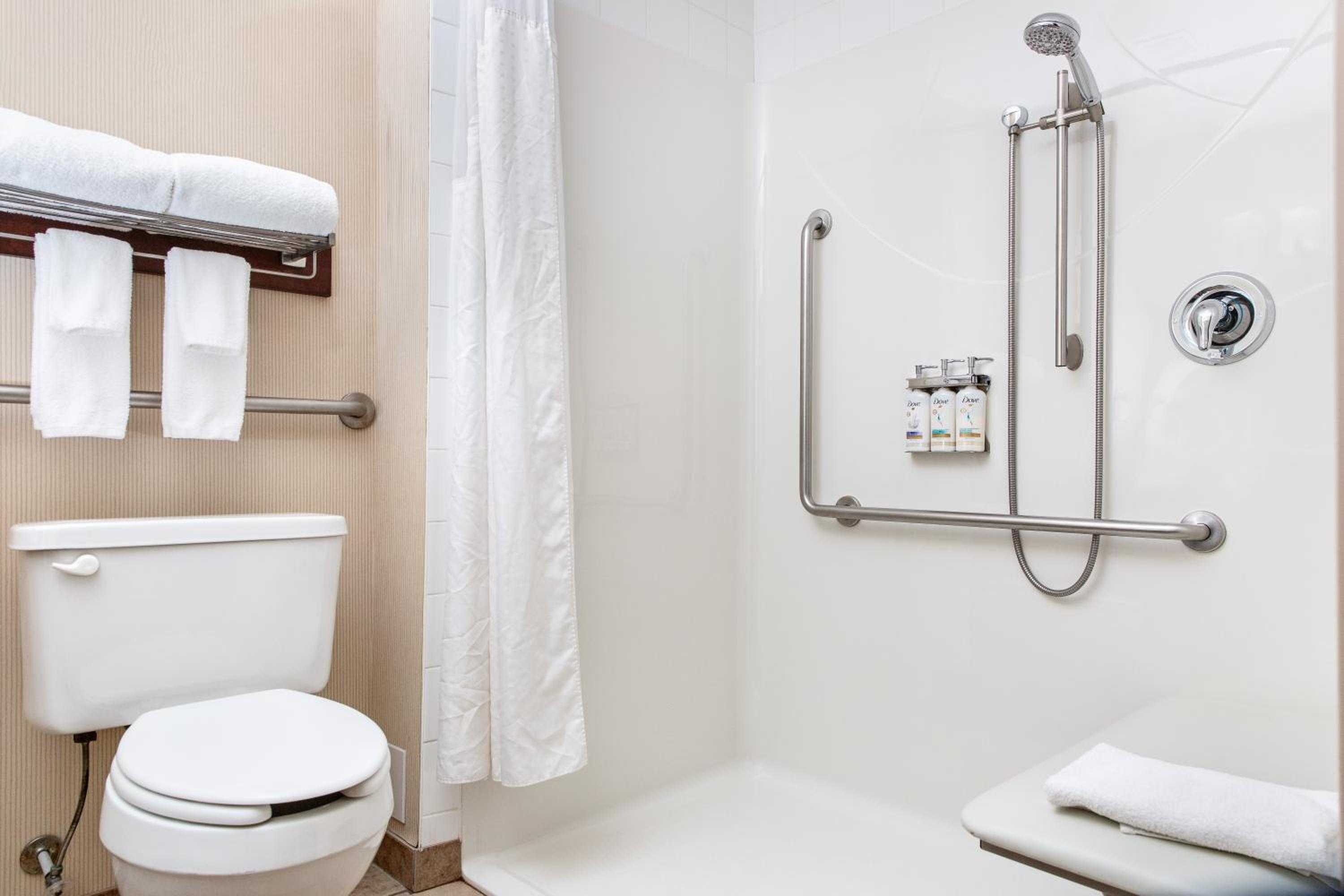 King Room - Mobility Access/Roll in Shower - Non-Smoking - Photo 2