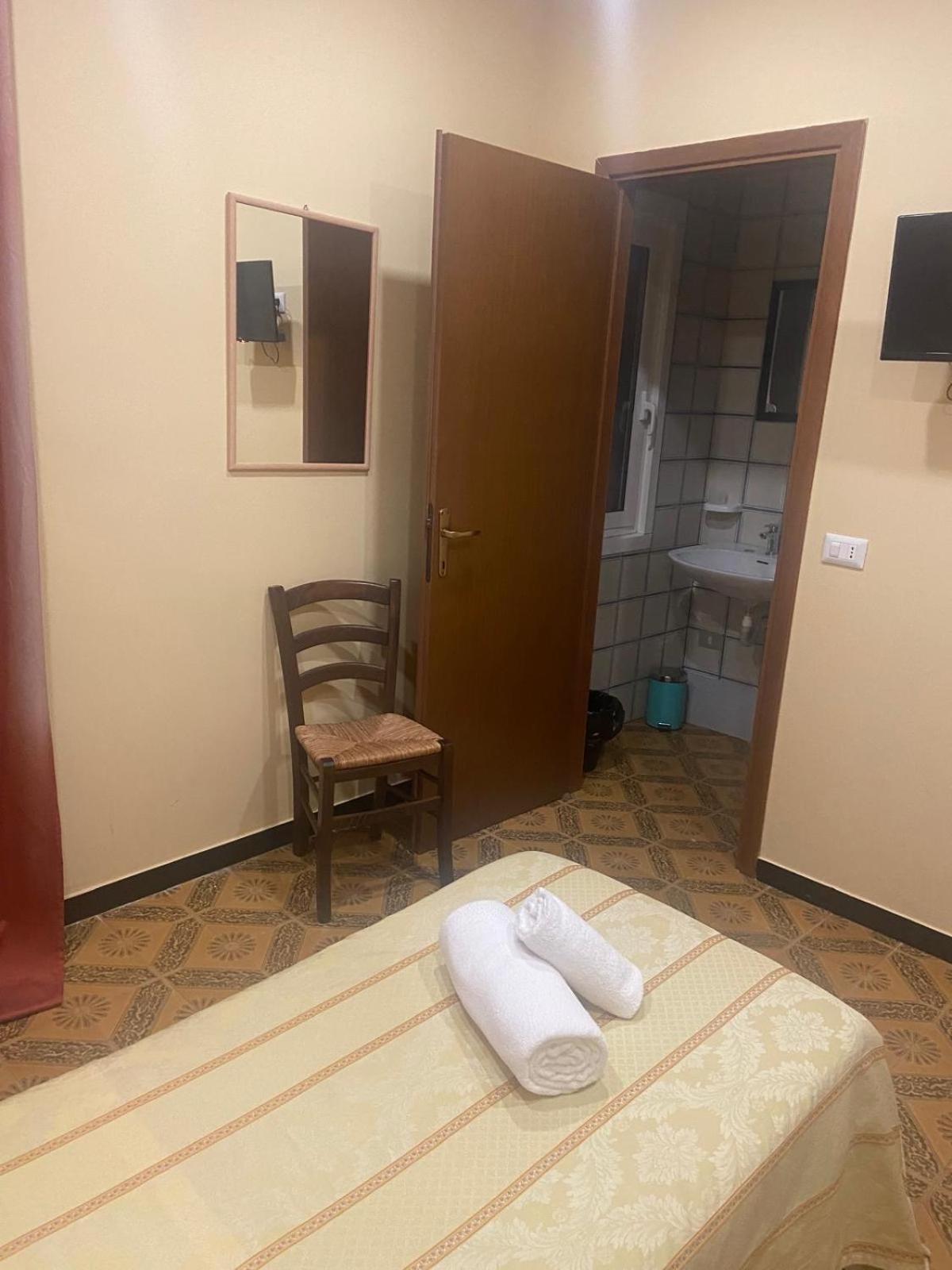Standard Single Room photo 2