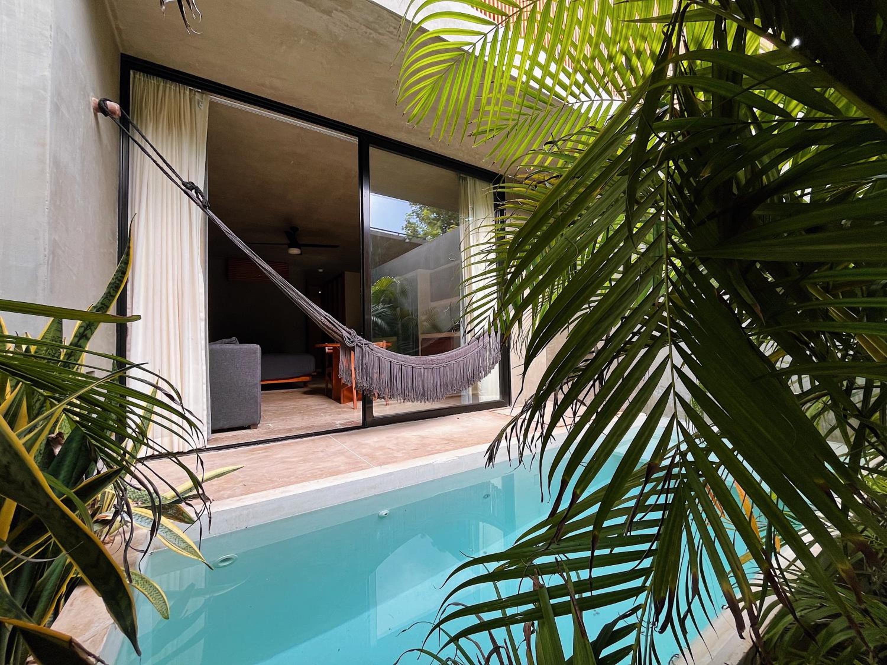 Suite with Private Pool - Photo 3