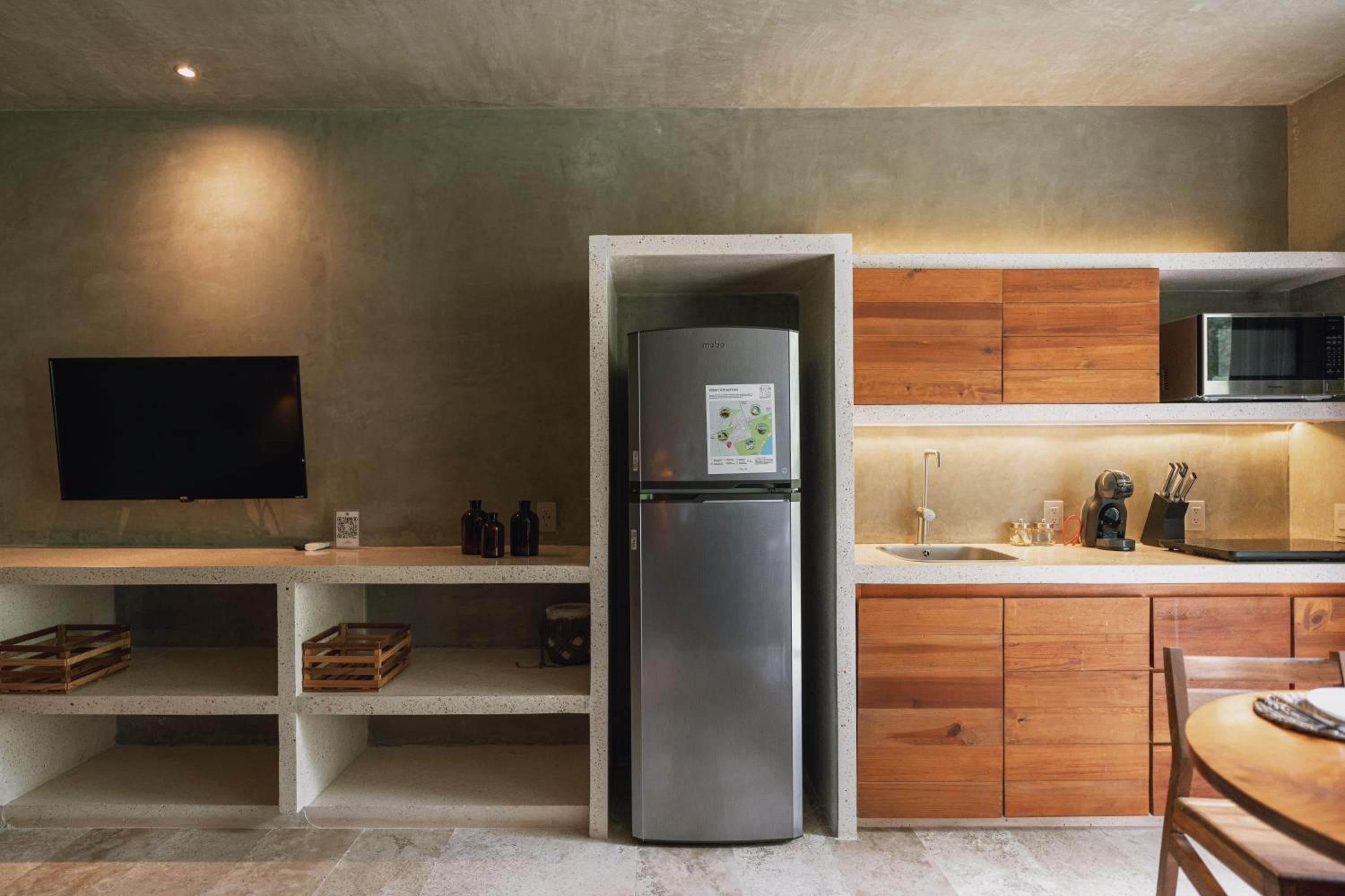 Apartment with Balcony - Photo 9