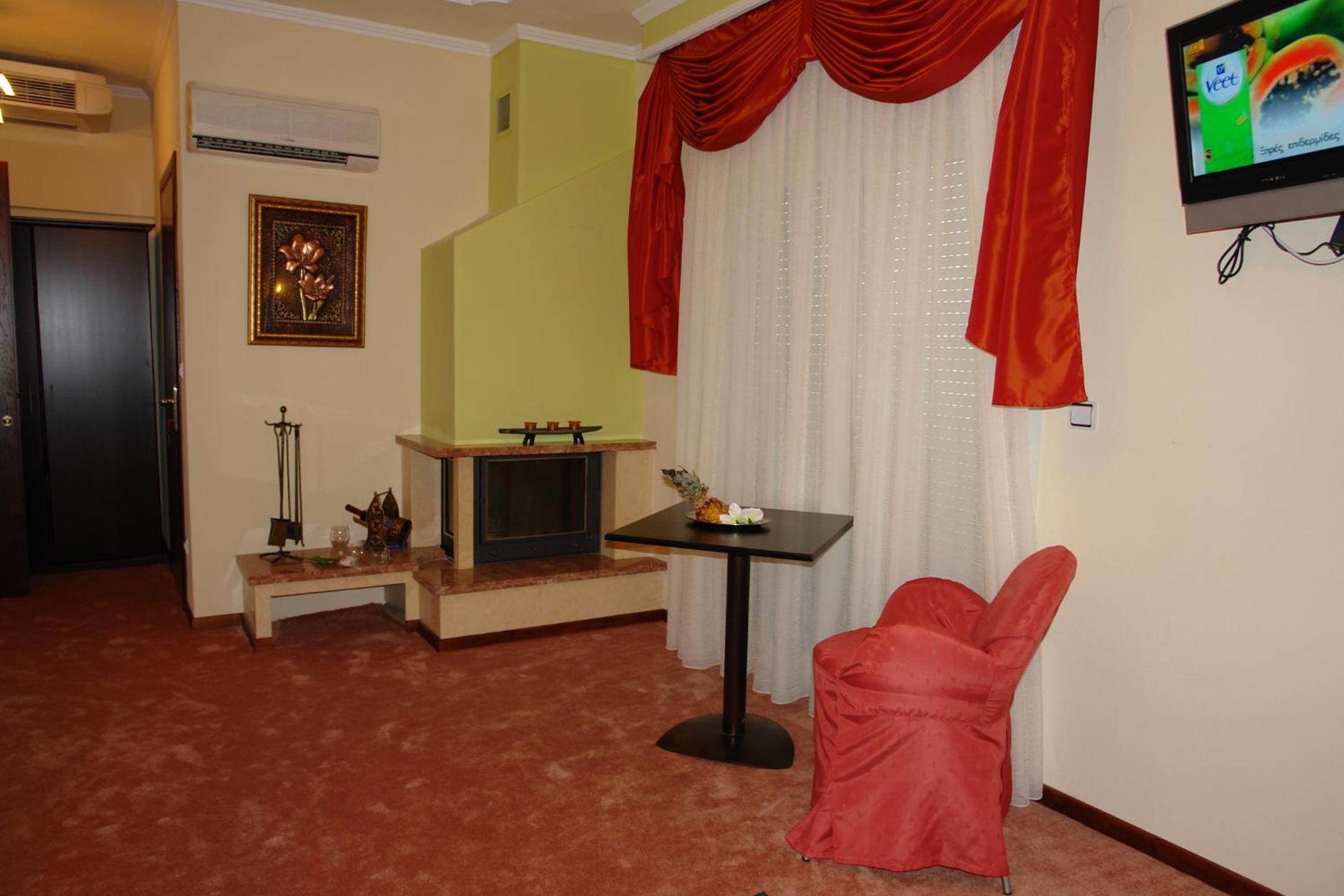 Suite - Photo 1