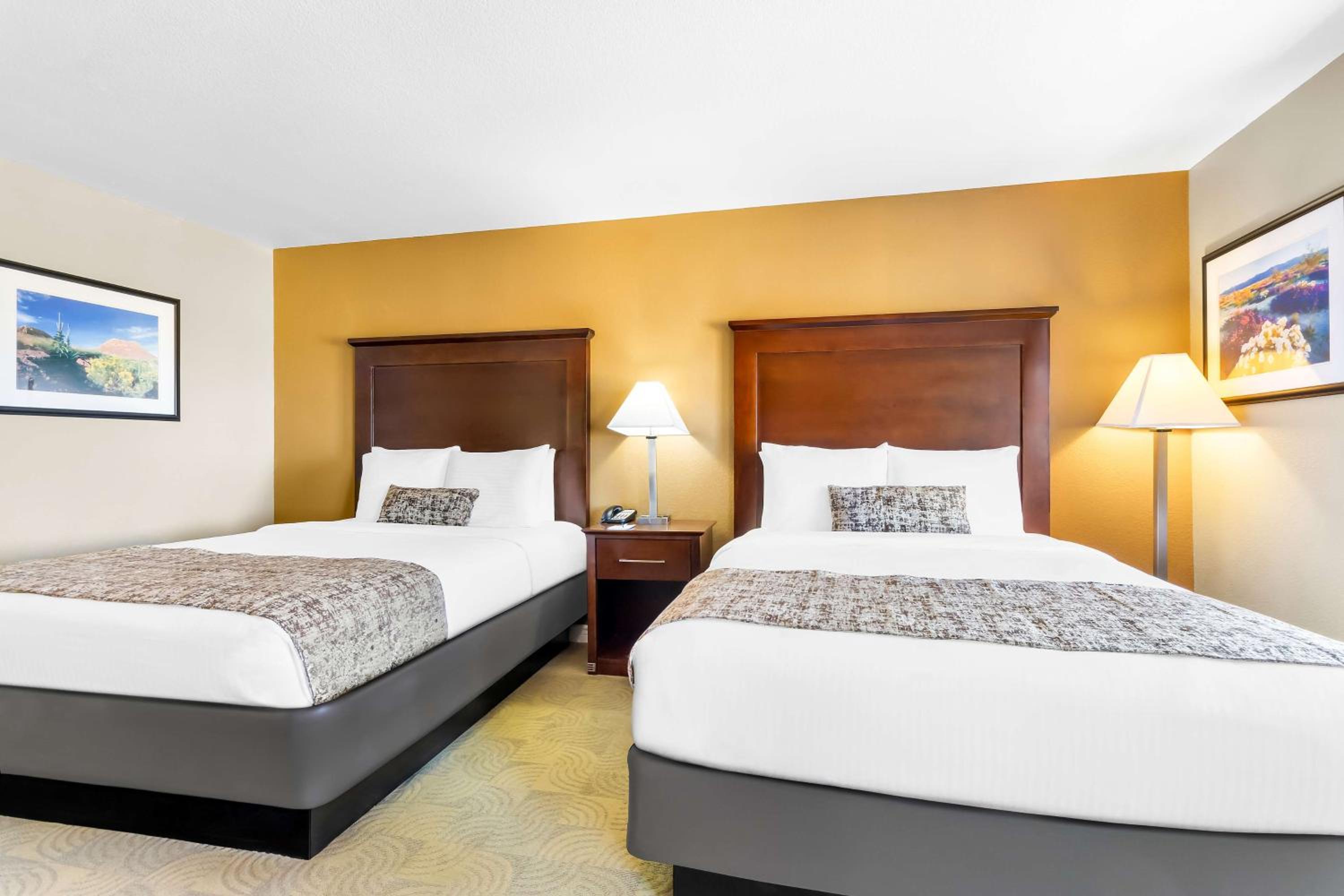 Queen Room with Two Queen Beds - Disability Access photo 2