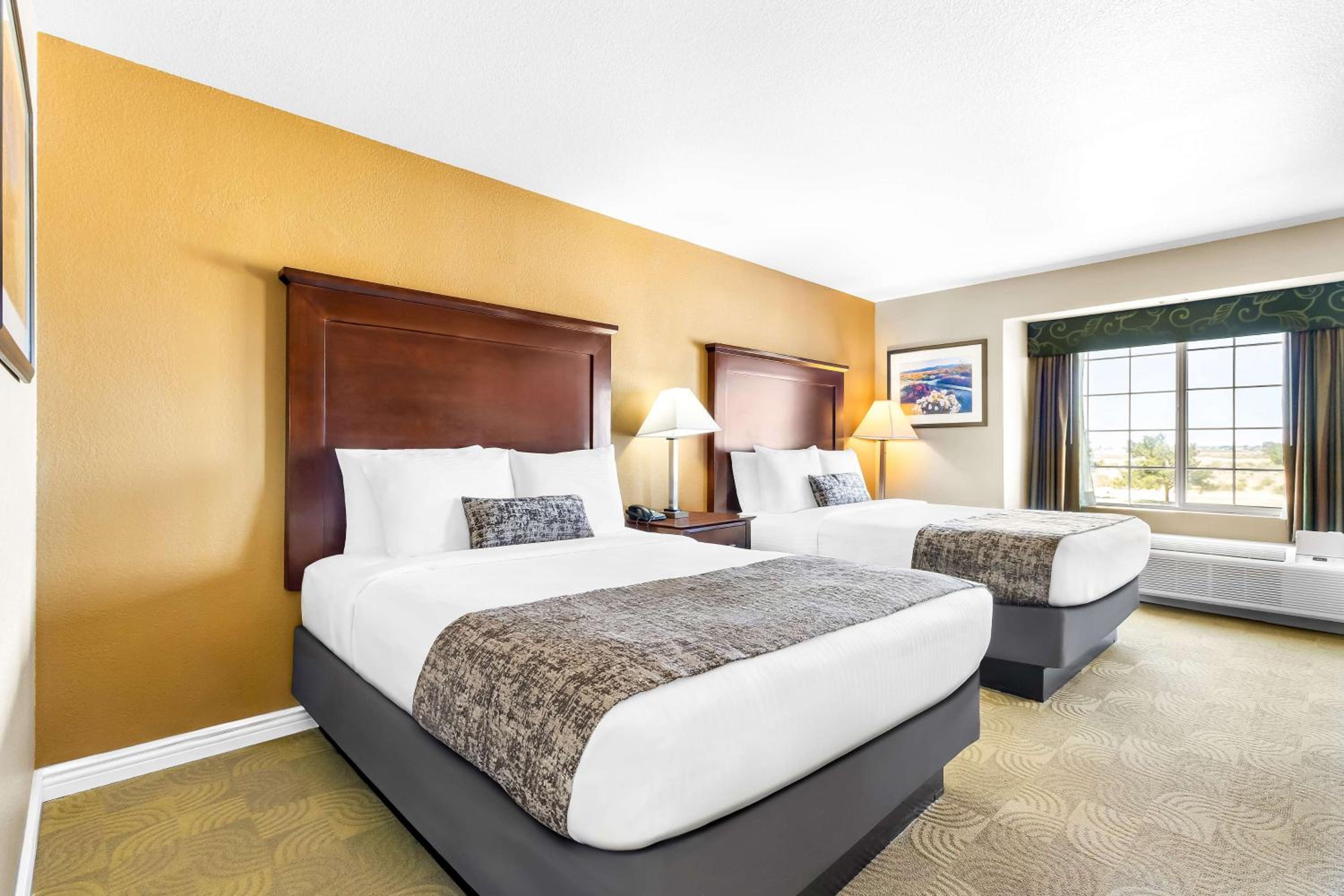 Queen Room with Two Queen Beds - Disability Access photo 3
