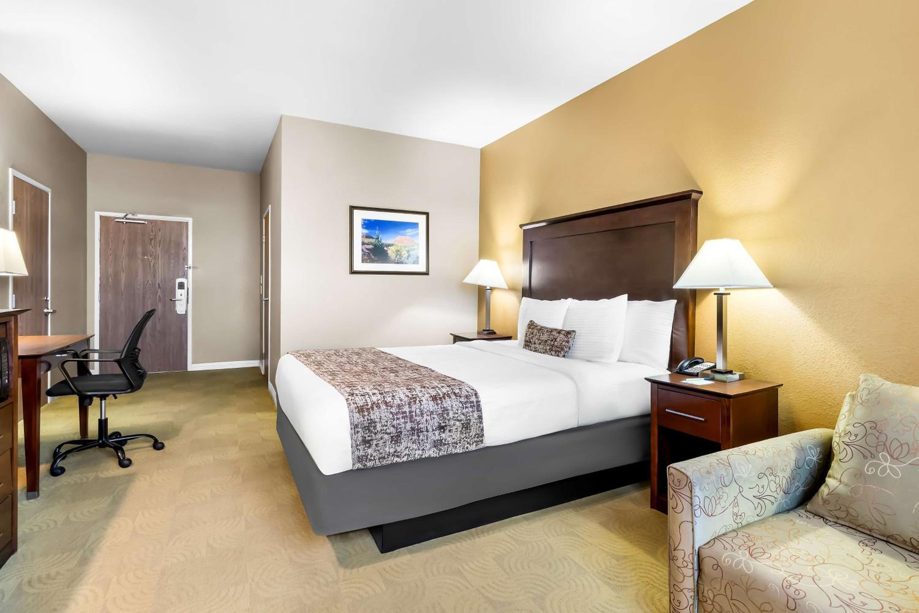 King Room with Bath Tub - Mobility Accessible/Non-Smoking