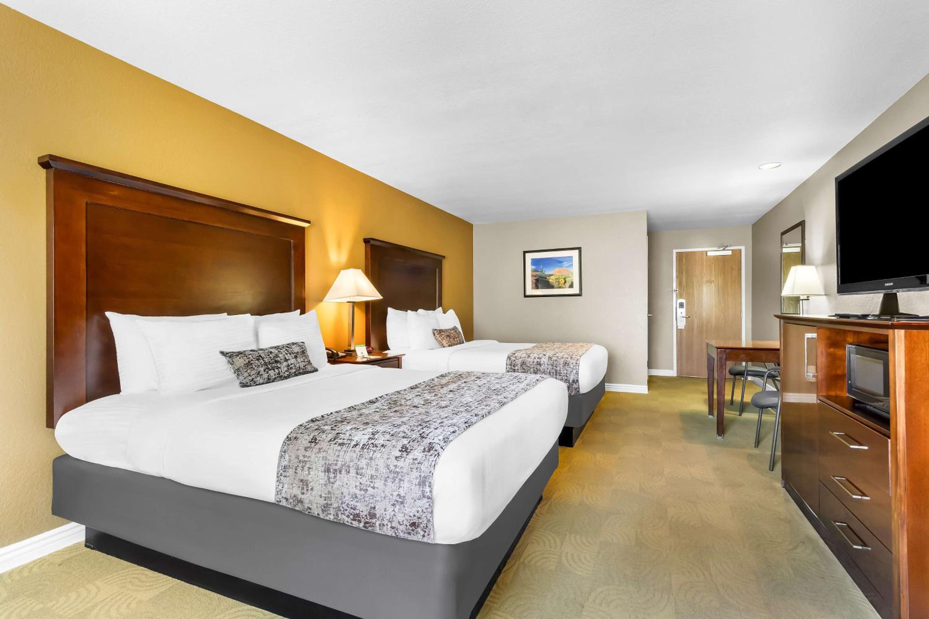 Queen Room with Two Queen Beds - Communication Assistance/Non-Smoking