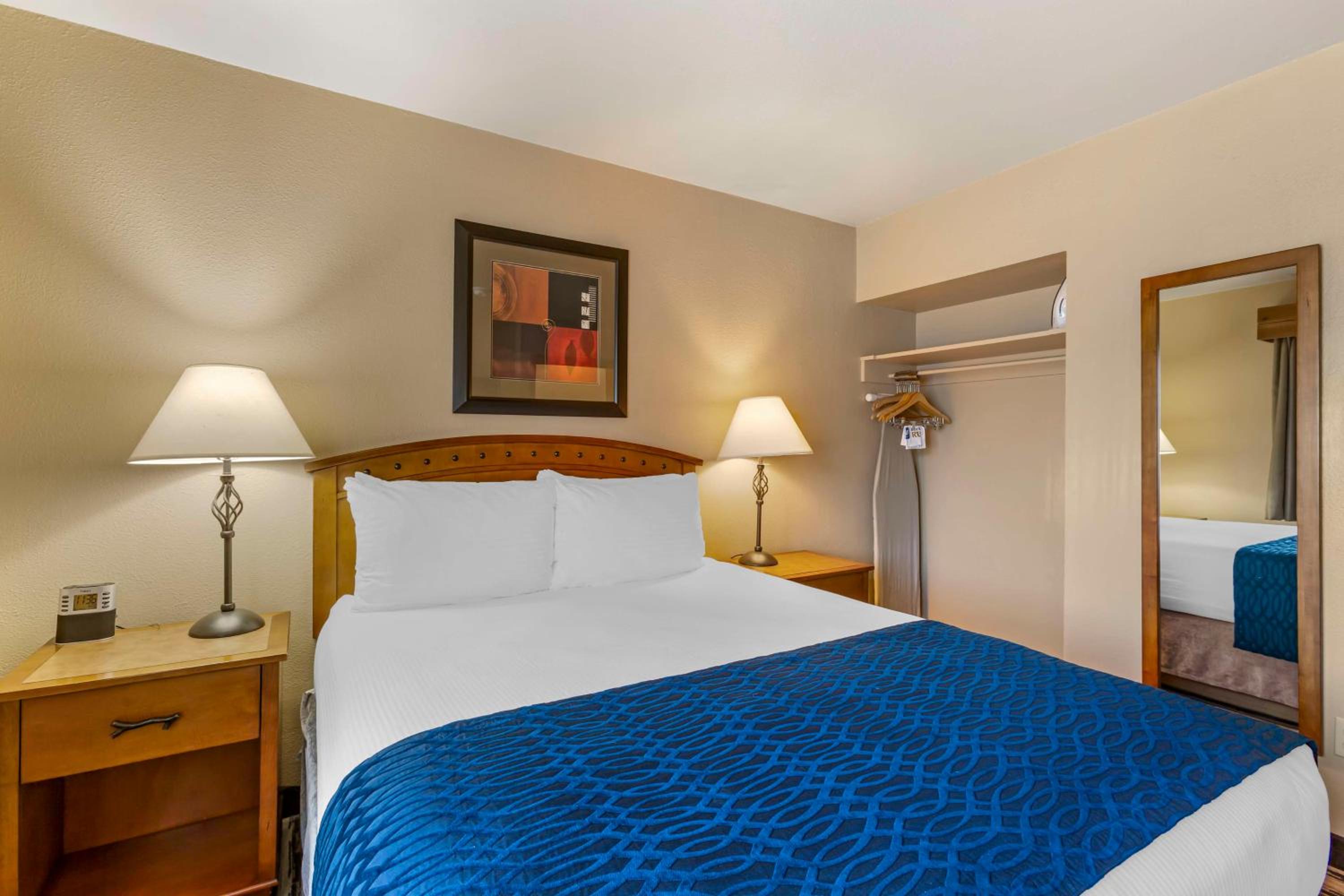 Two-Bedroom Queen Room with Two Queen Beds photo 1