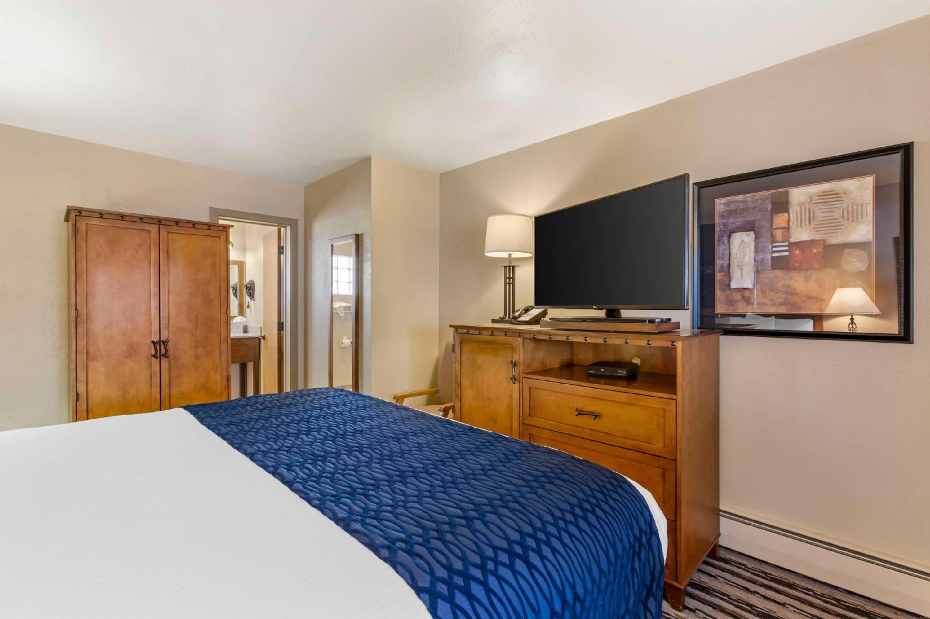 Small King Room photo 2