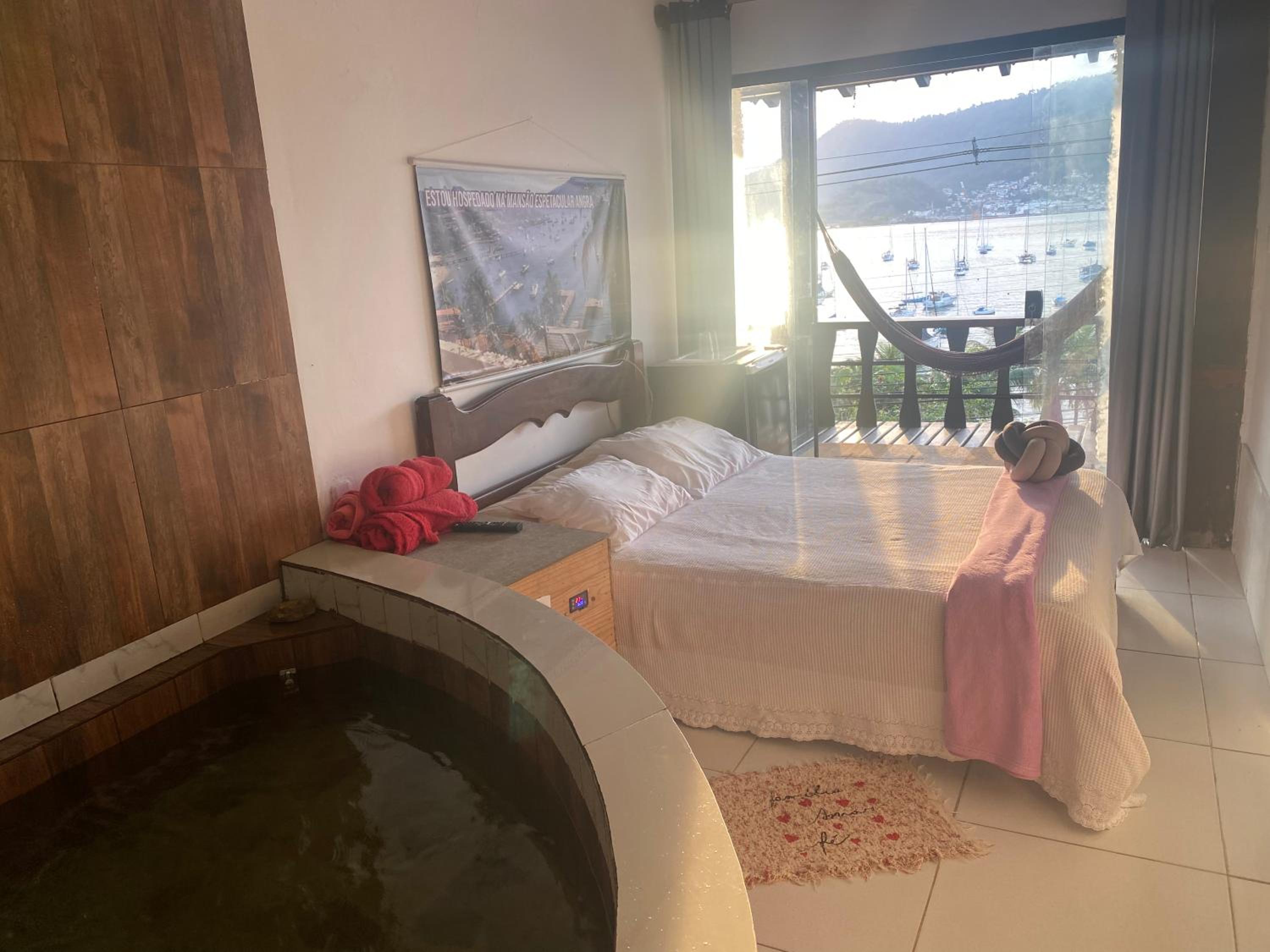 Suite with Hot Tub - Photo 1