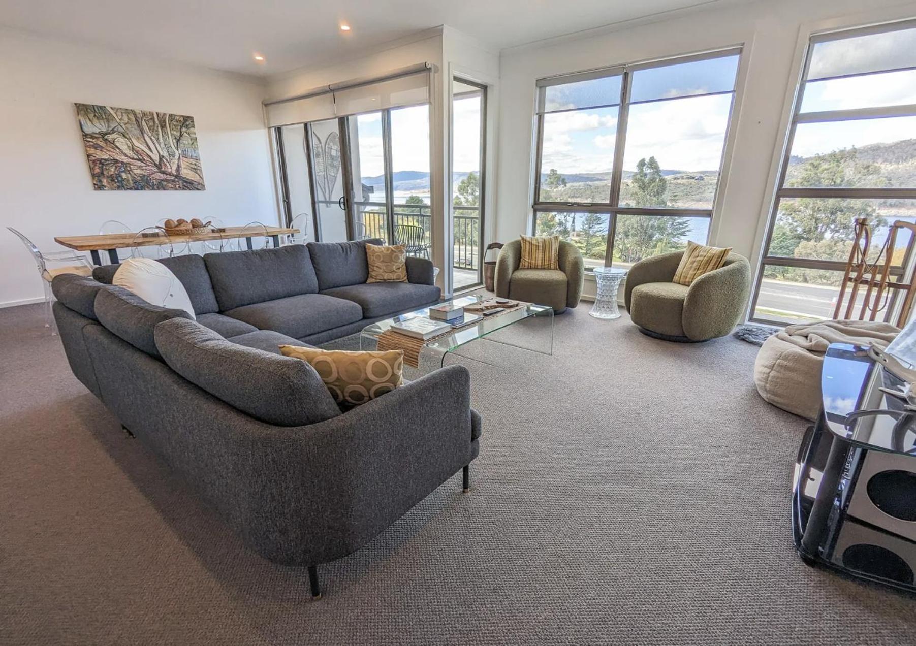 Three-Bedroom Apartment photo 1