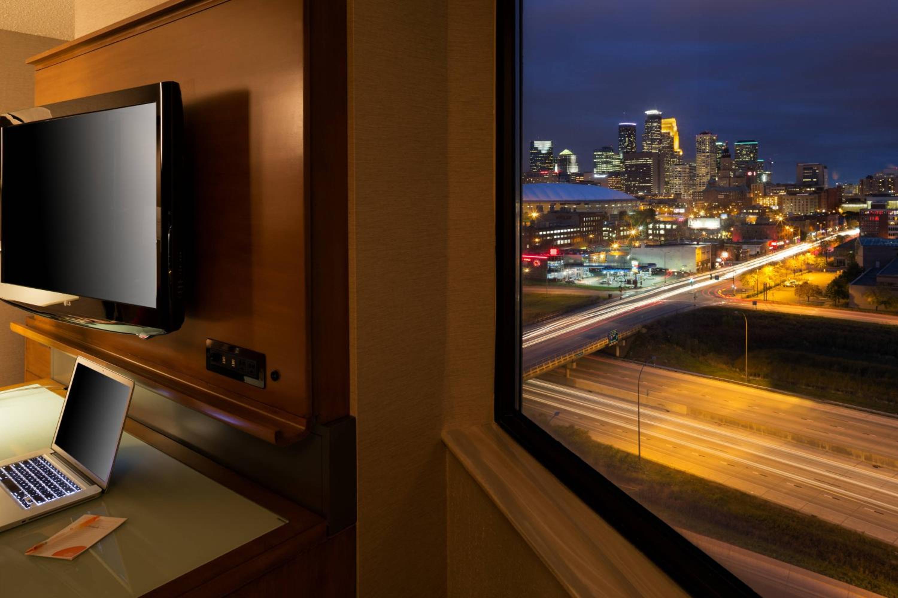 Queen Room with Two Queen Beds and City View - Photo 5