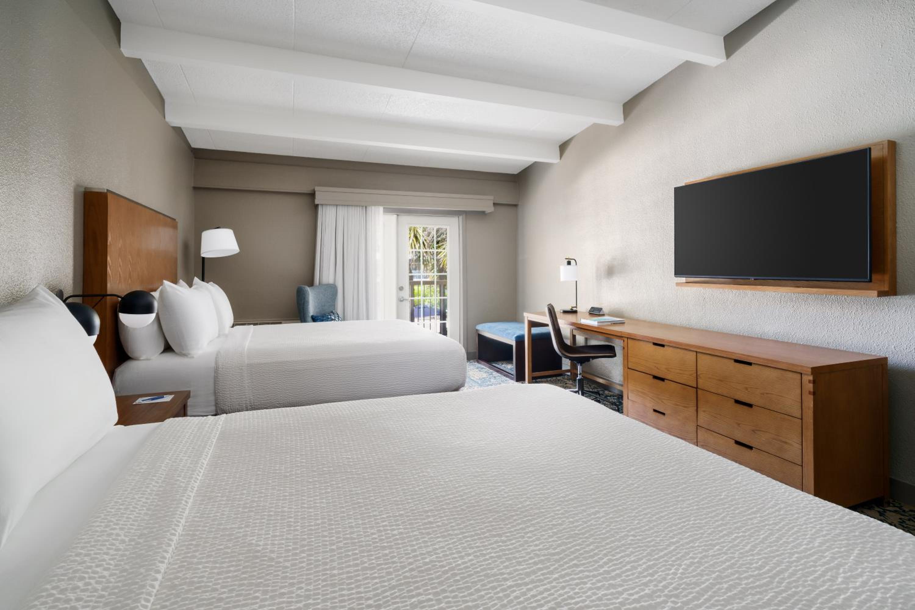Traditional Queen Room with Two Queen Beds, Balcony and Courtyard View - Photo 2