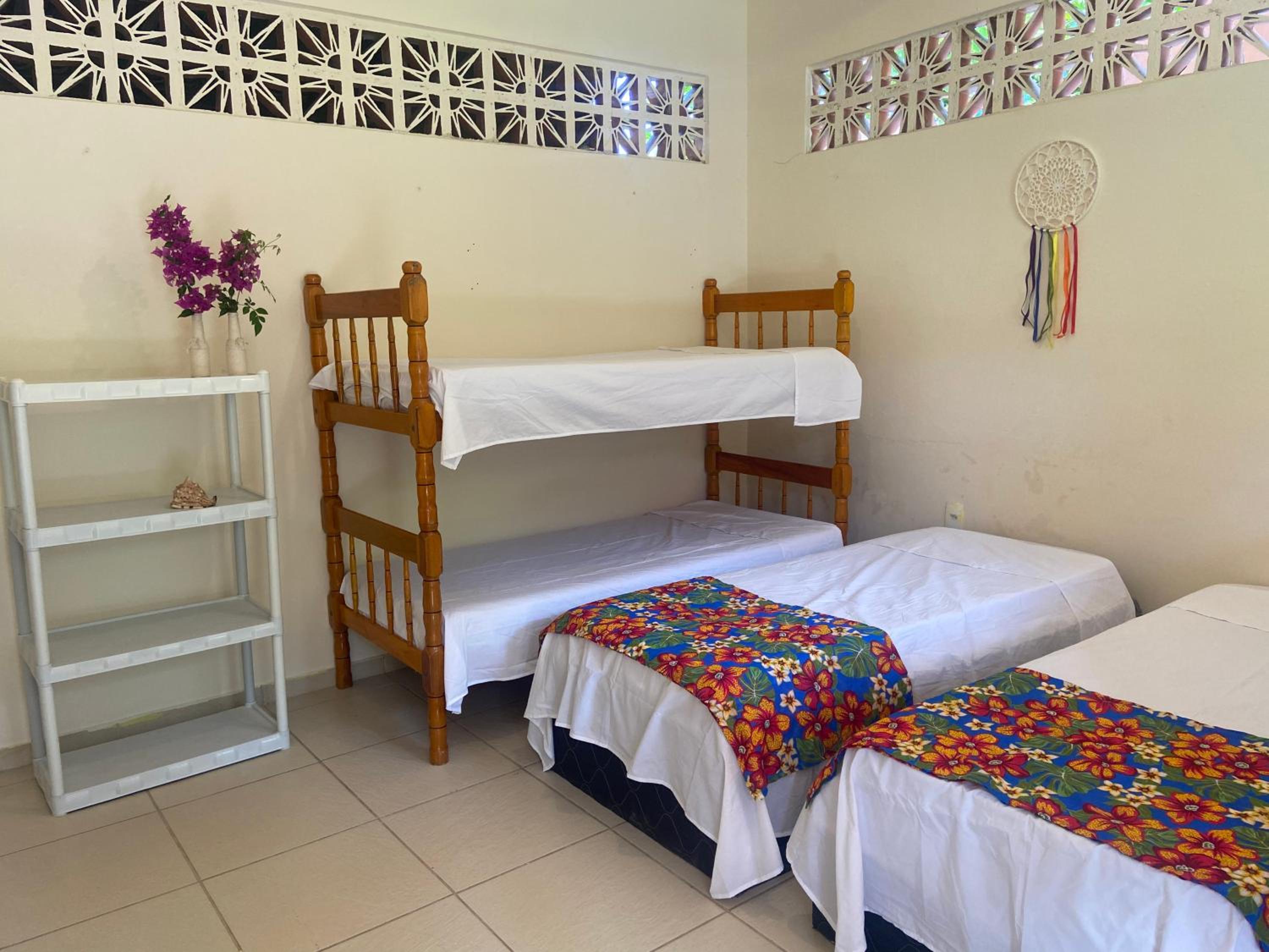 Bed in 6-Bed Mixed Dormitory Room photo 3