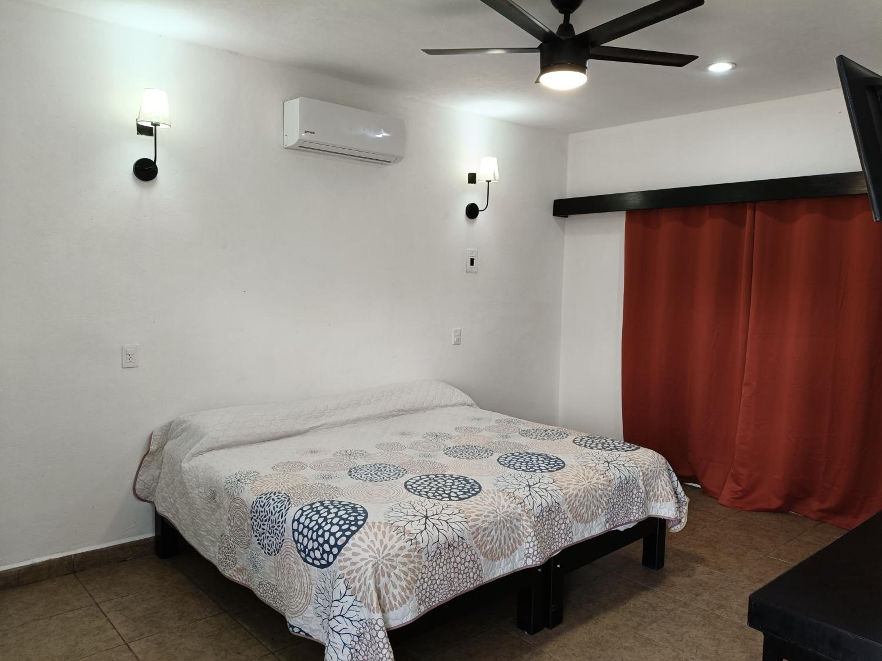 Queen Room photo 1