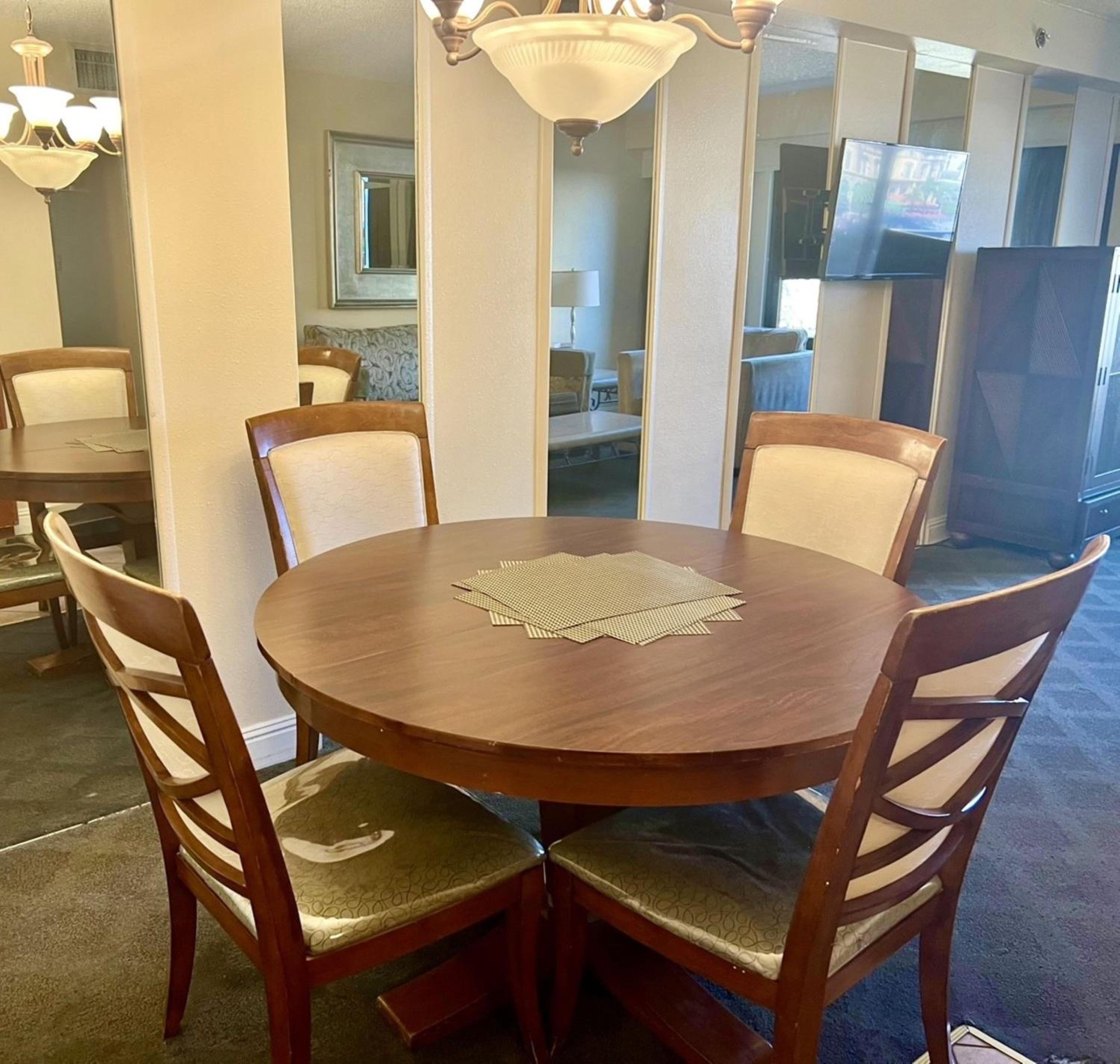 Deluxe One-Bedroom Suite (No Resort Fee)  - Photo 7