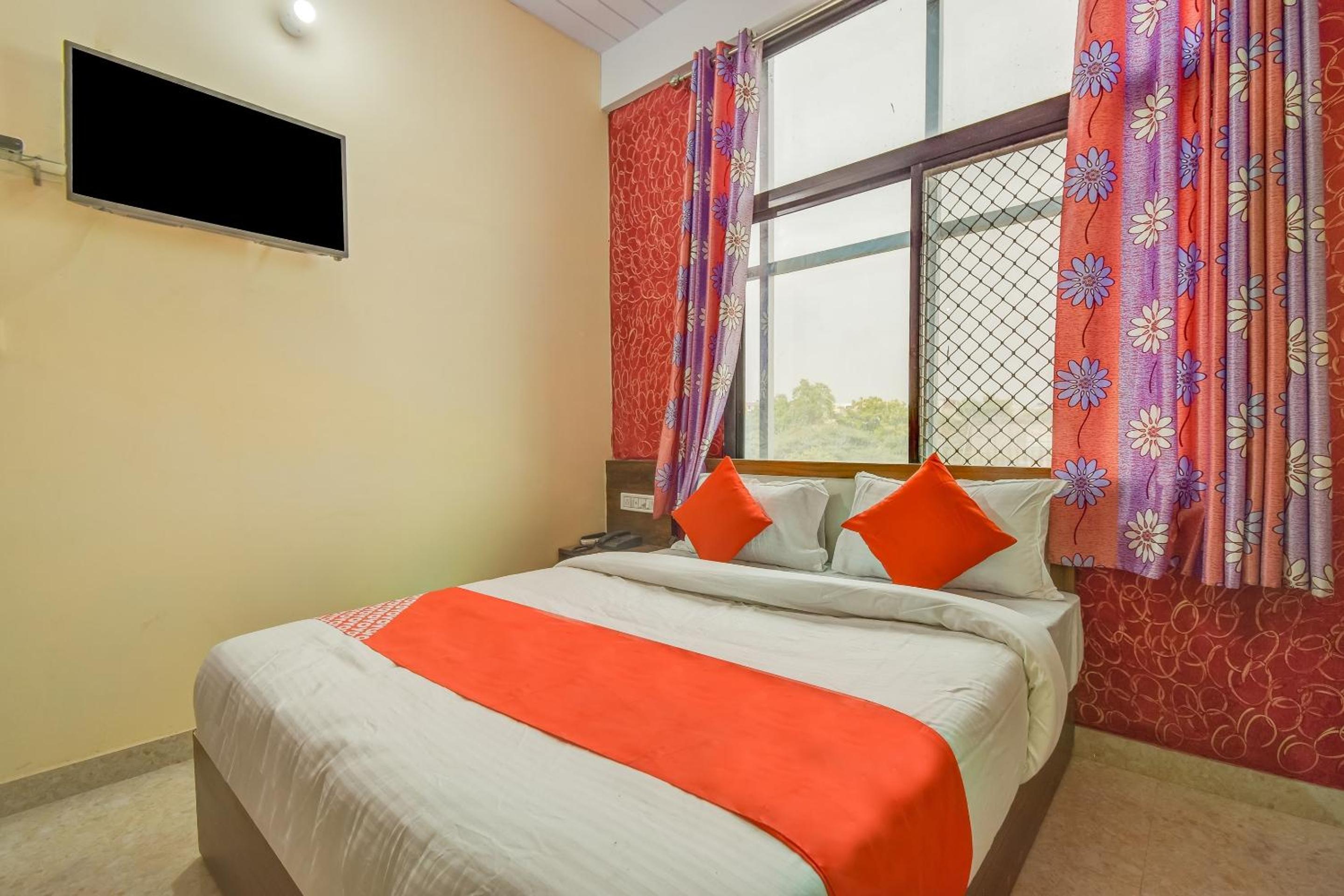 Standard Double Room - Photo 11