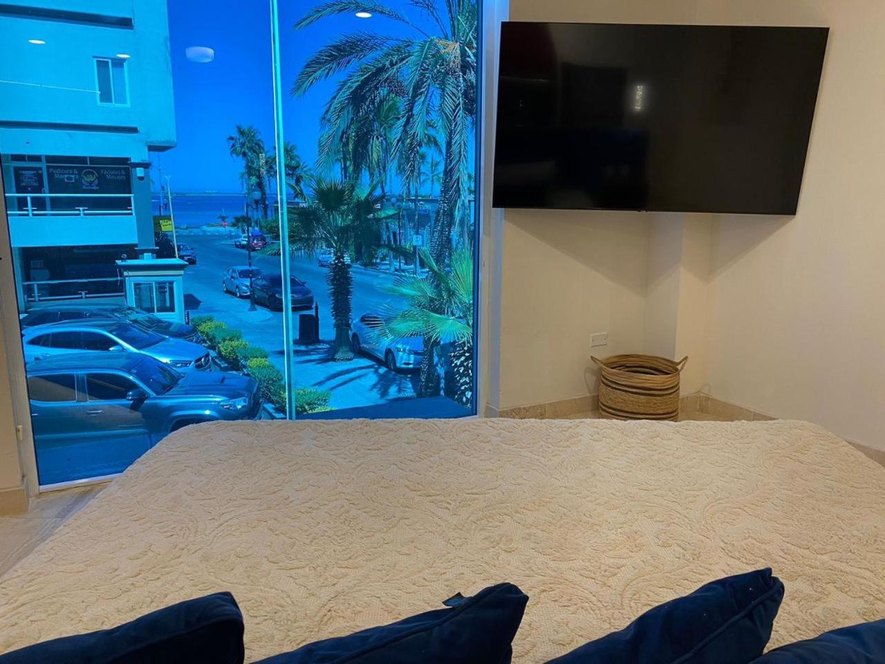 One-Bedroom Apartment with Sea View photo 3