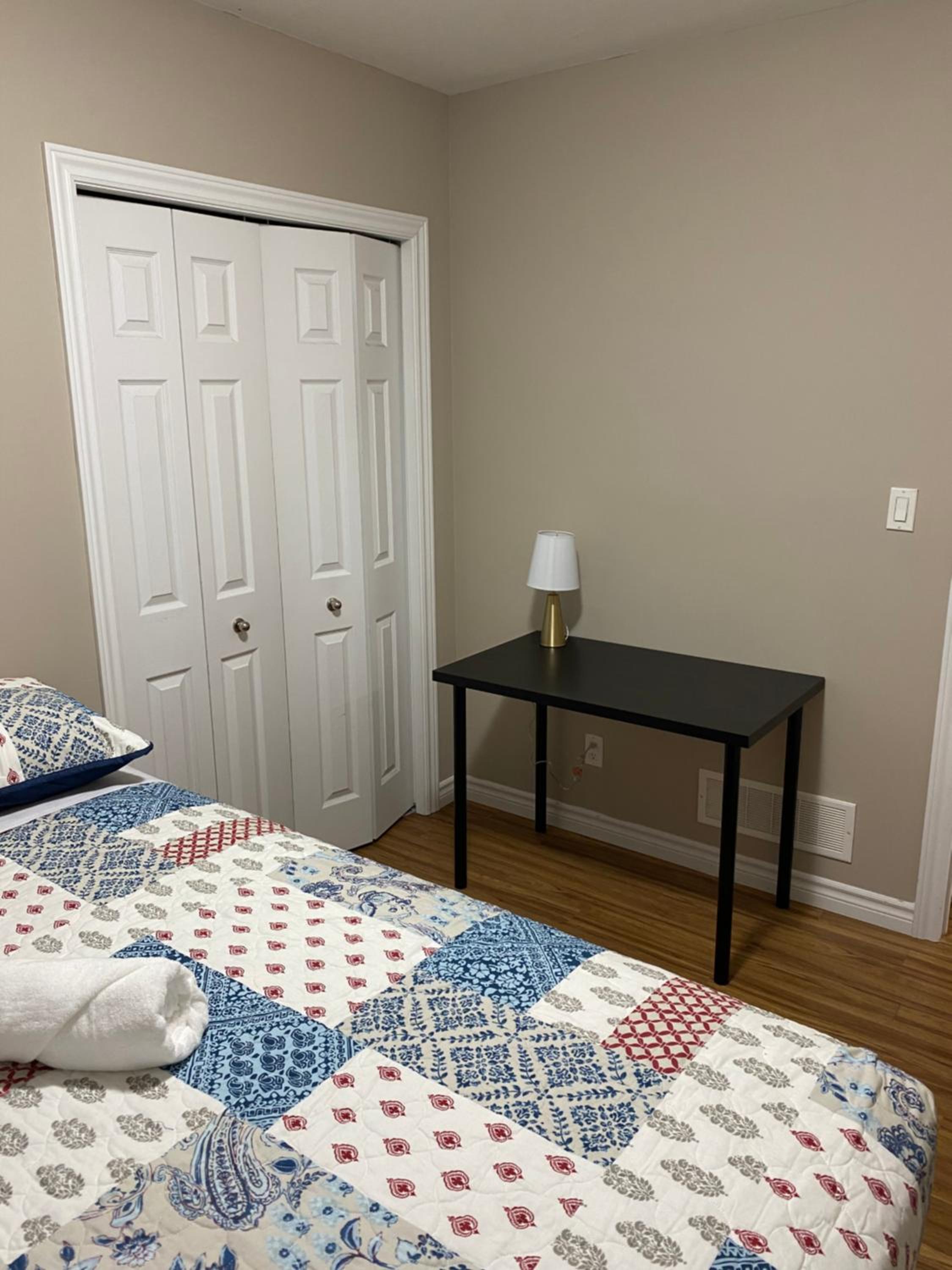 Queen Room photo 2