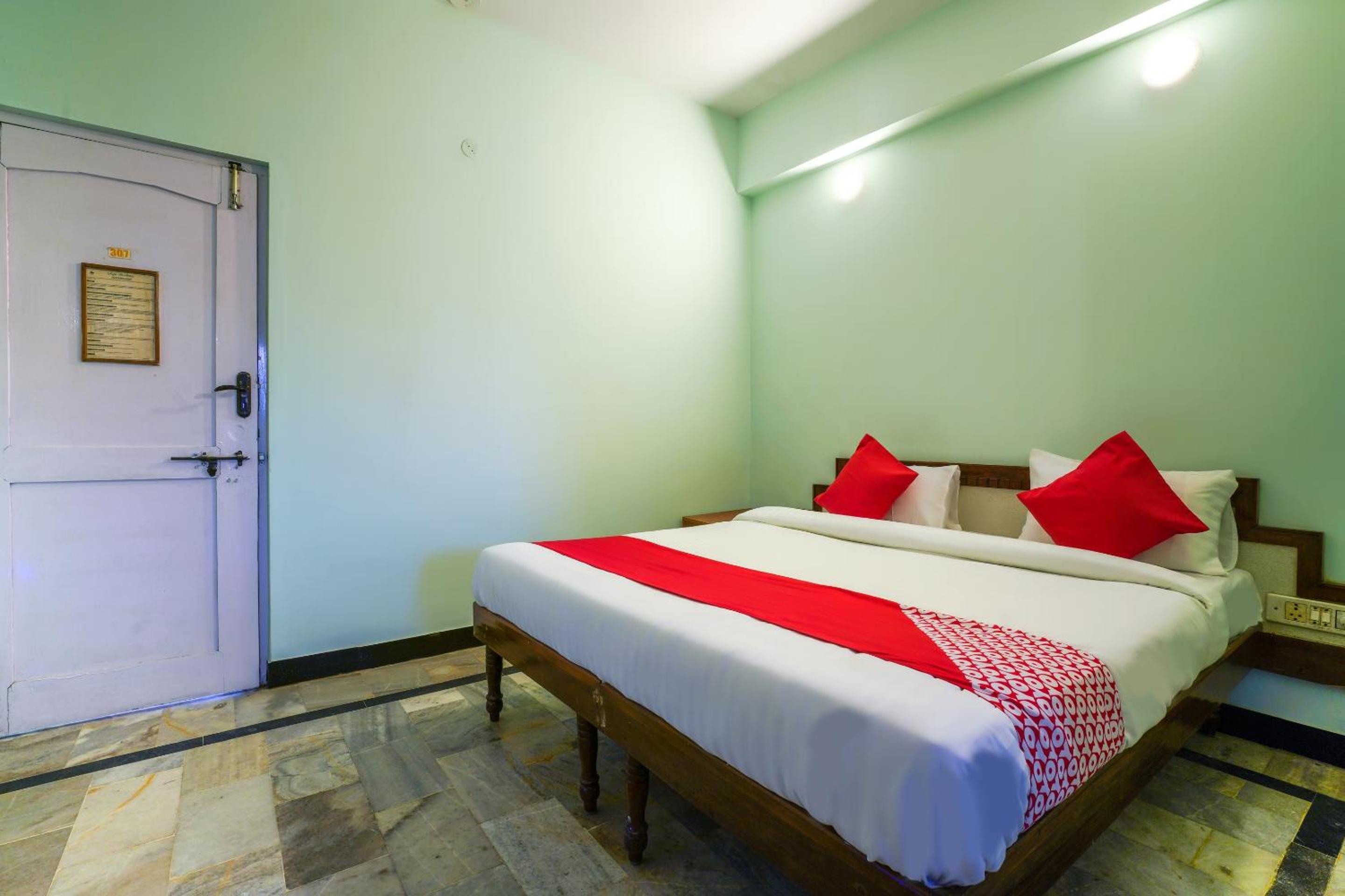 Standard Double Room - Photo 9