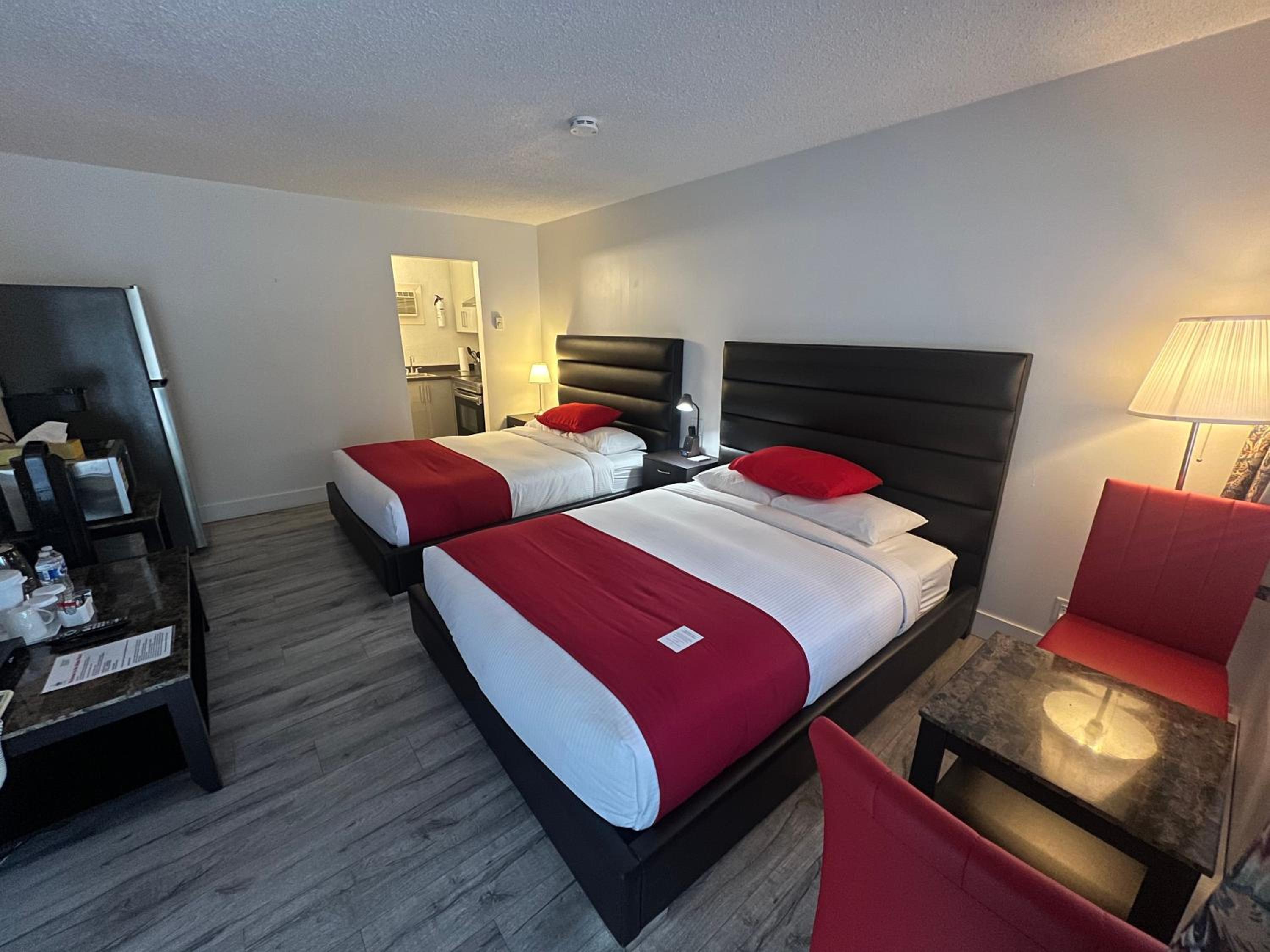 Queen Room with Two Queen Beds photo 1