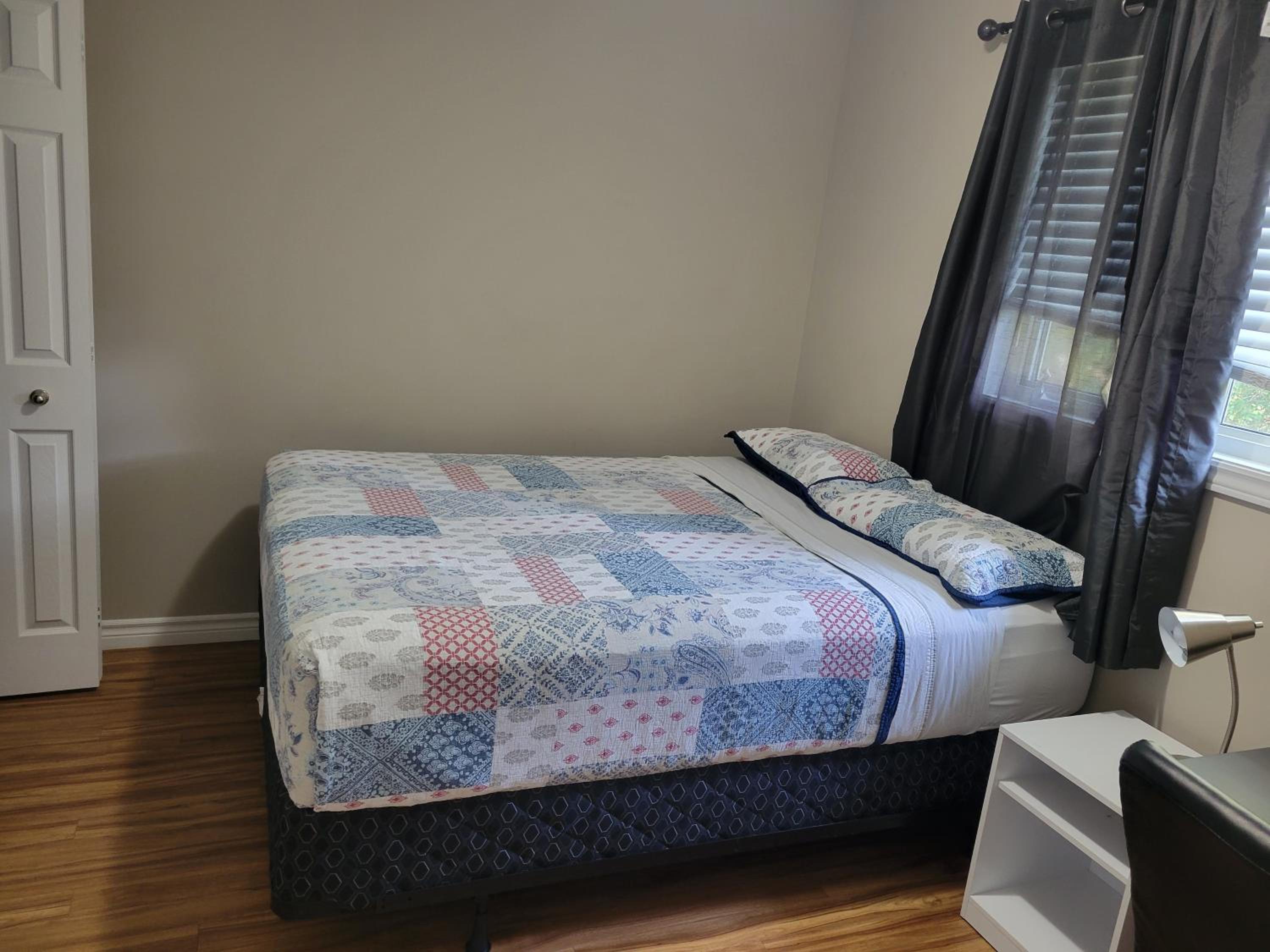 Queen Room photo 1
