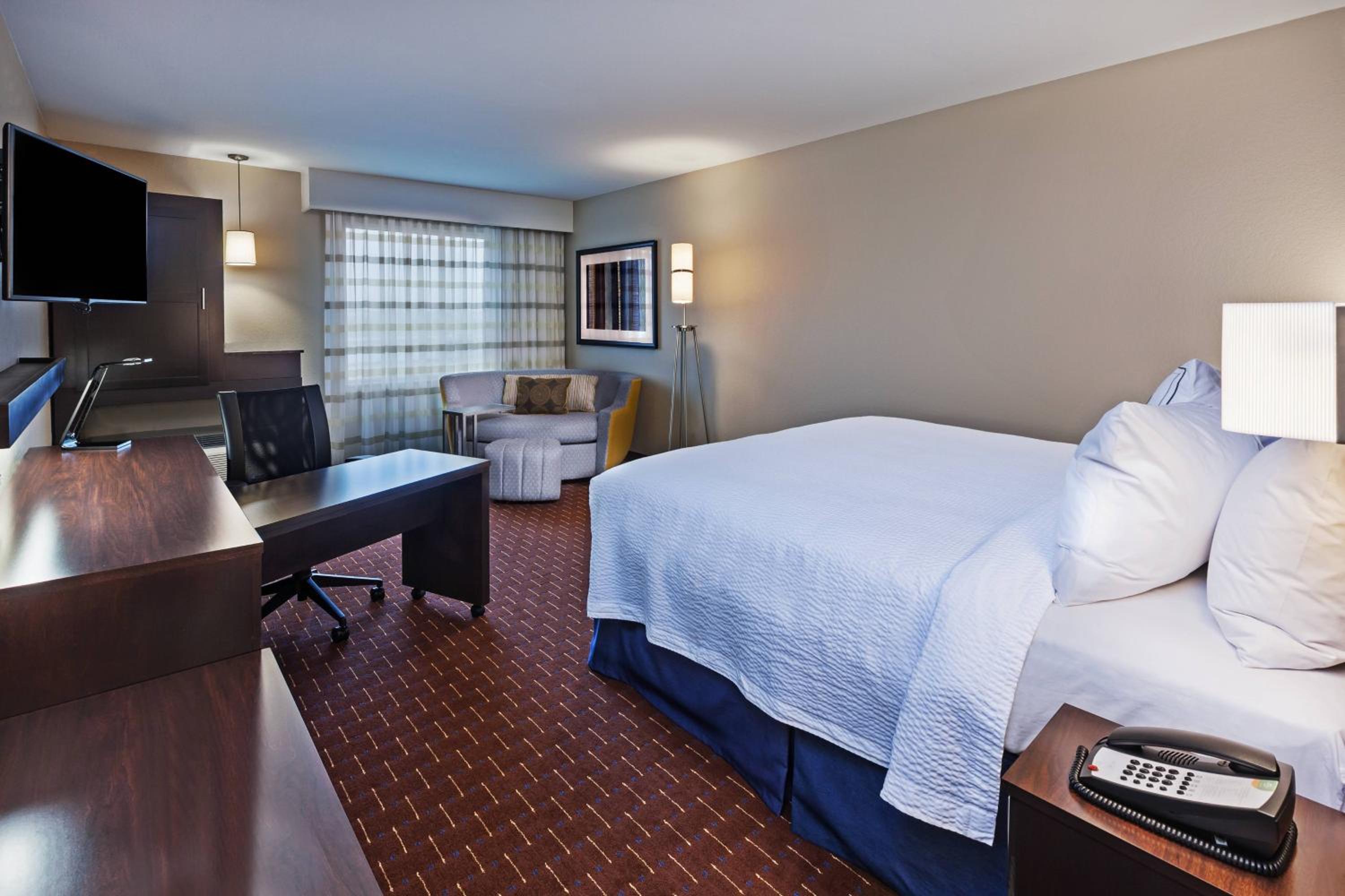 King Room with Sofa Bed - Hearing Accessible photo 1