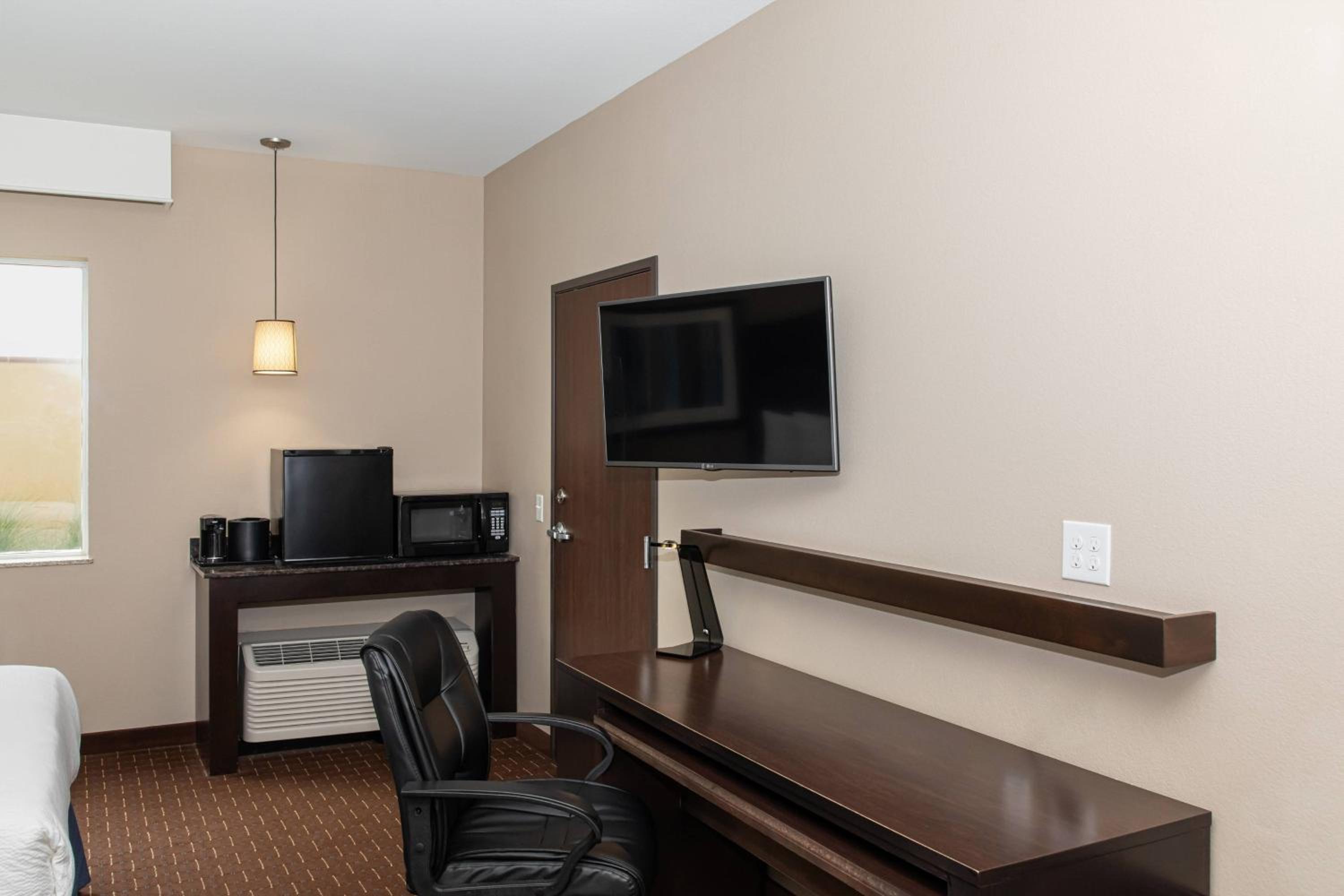 Queen Room with Two Queen Beds photo 2