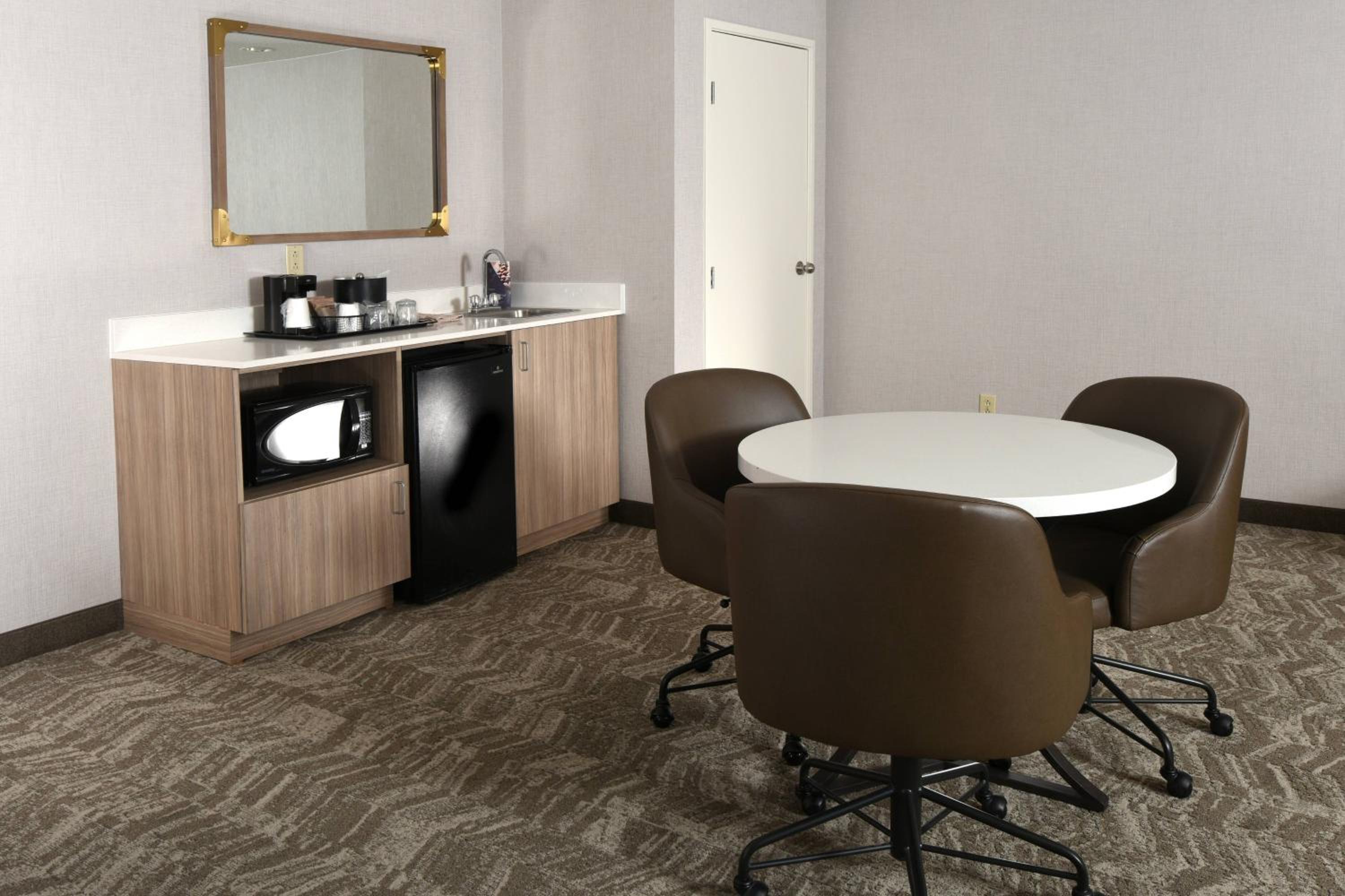 One-Bedroom King Suite with Sofa Bed - Photo 2