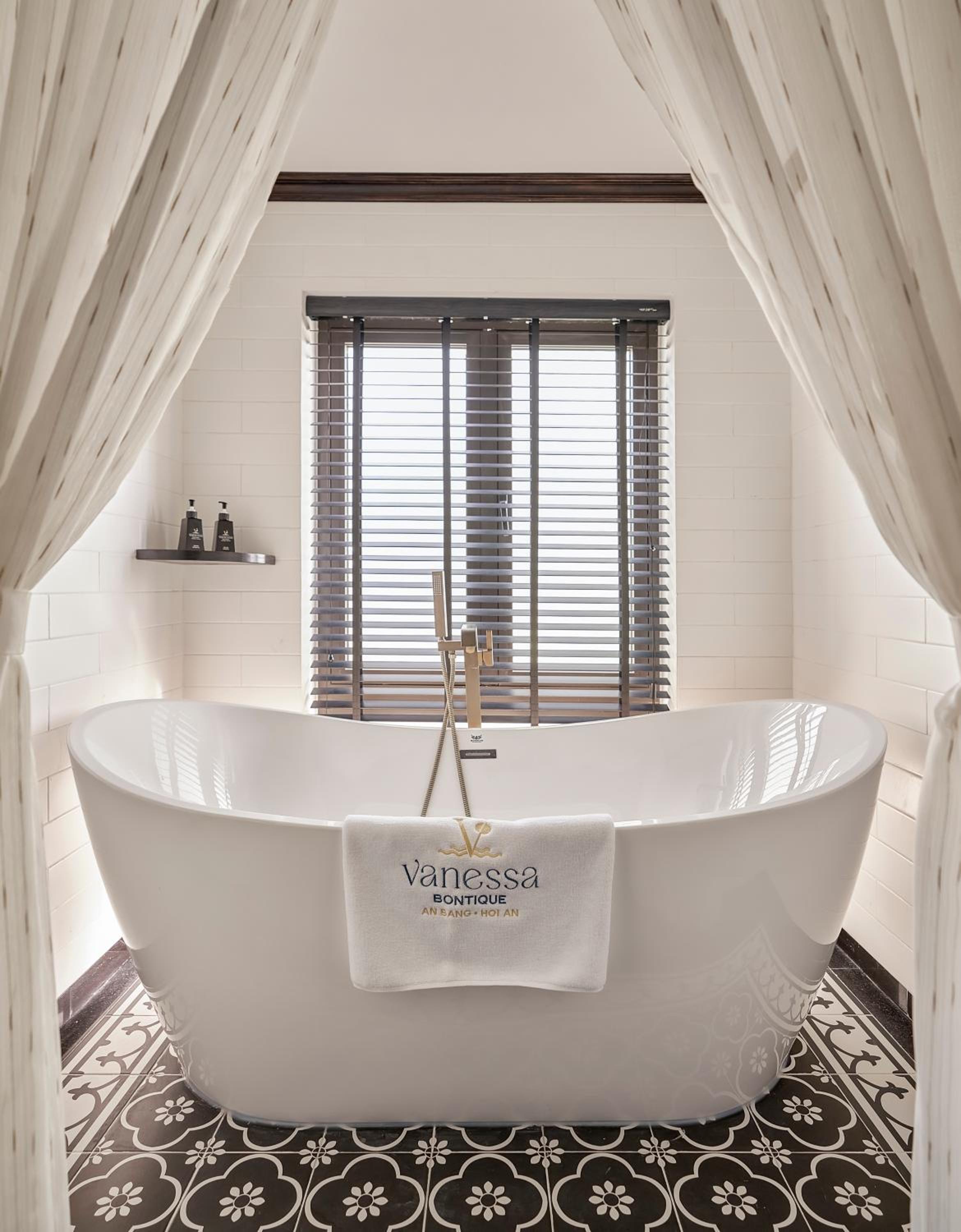 Signature Suite With Garden View - Photo 10